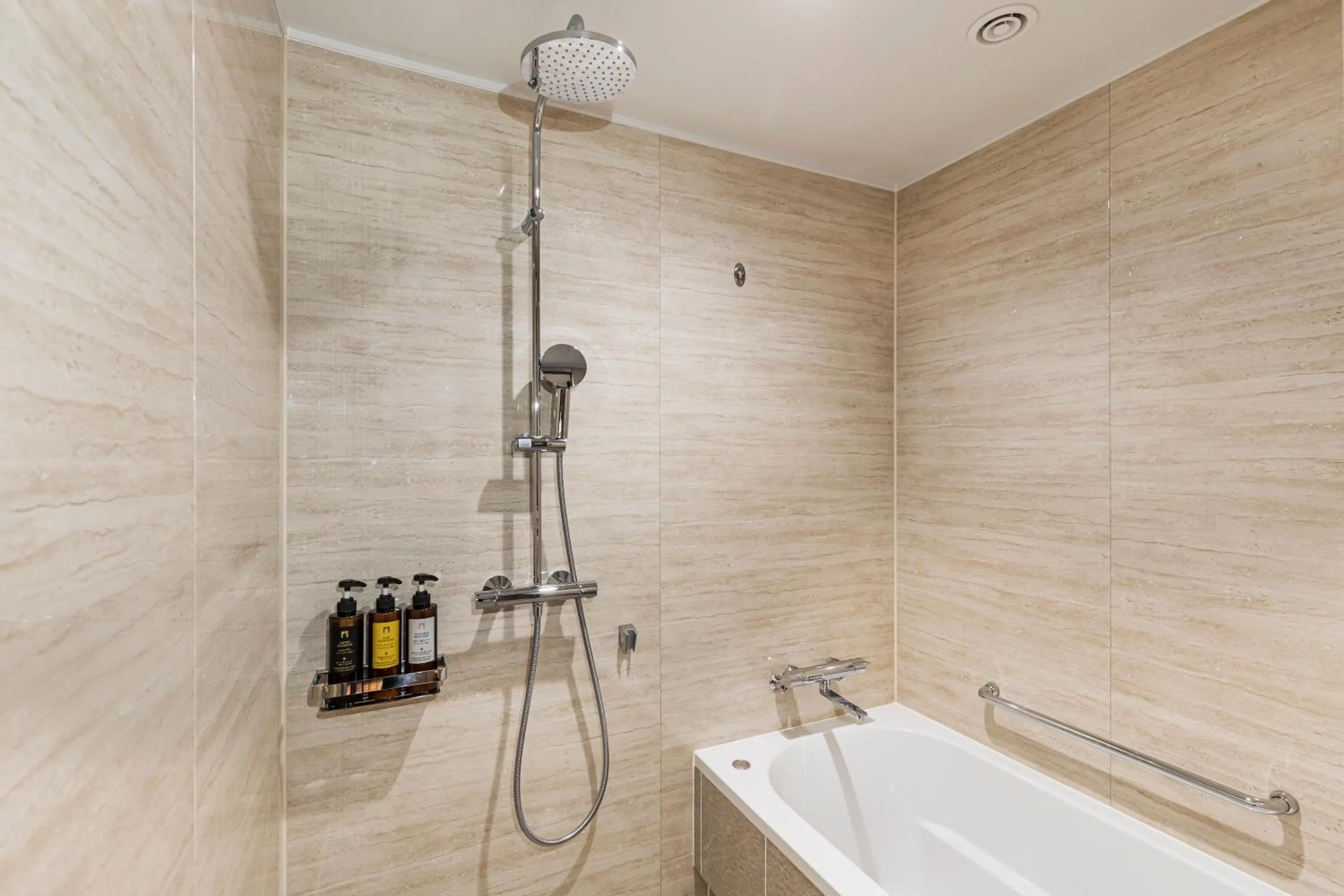 Shower in The Gate Hotel Sapporo by Hulic