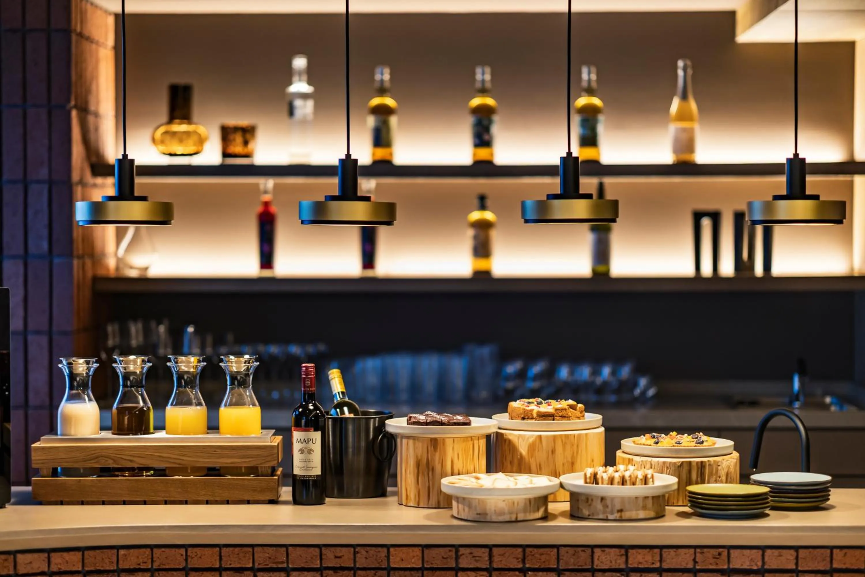 Lounge or bar in The Gate Hotel Sapporo by Hulic