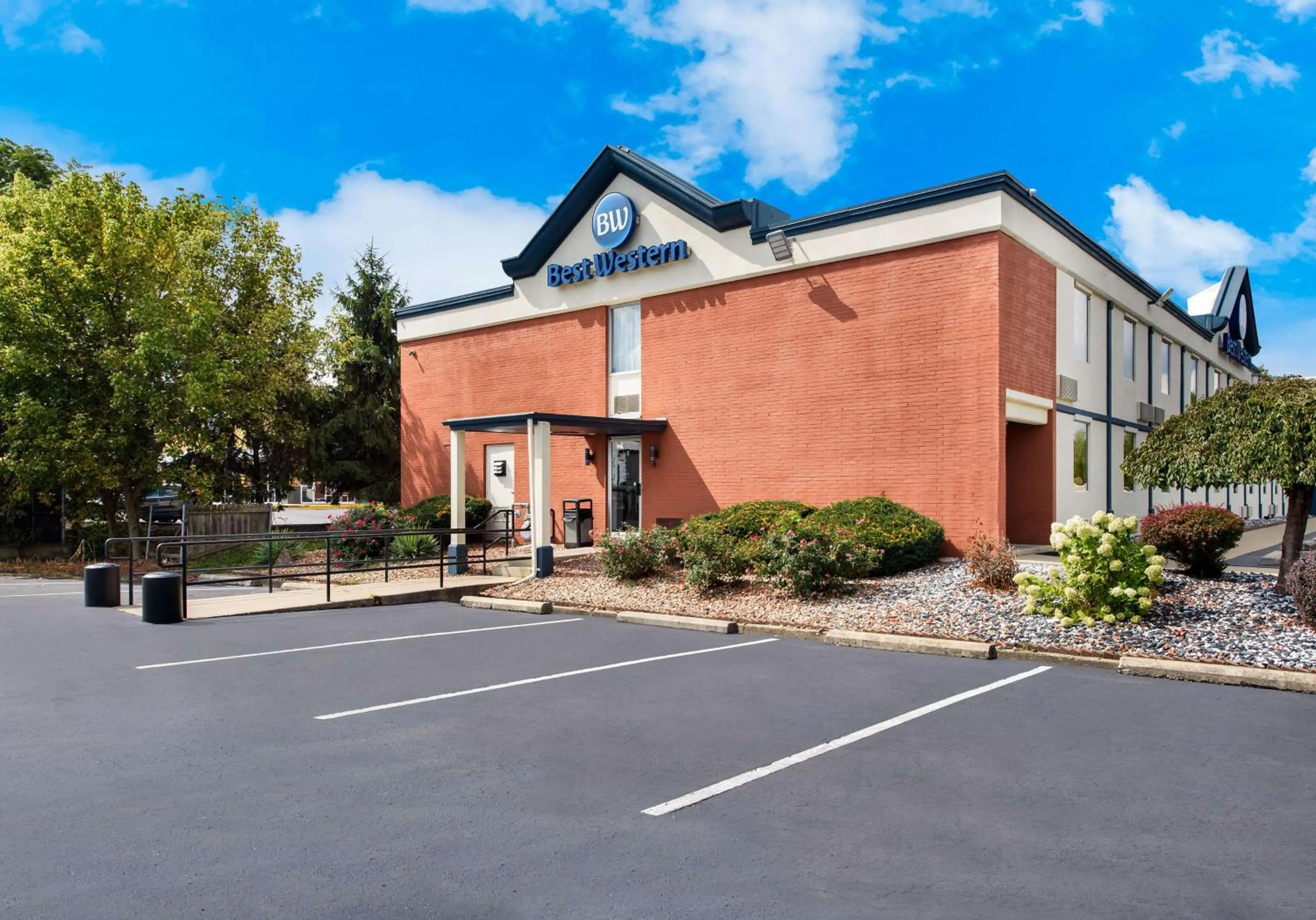 Property building in Best Western Adena Inn