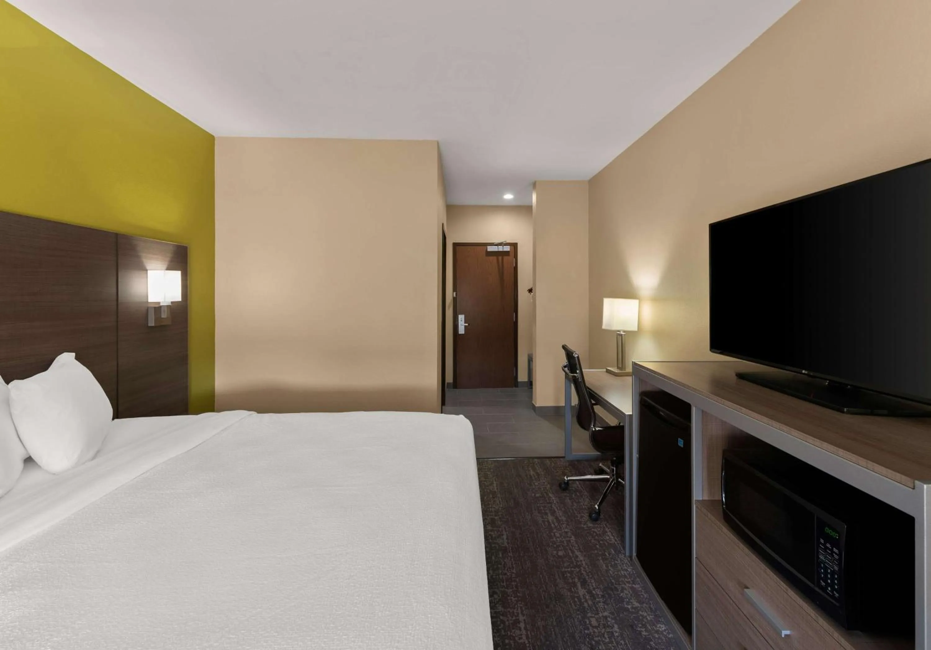 Bedroom, Bed in Best Western Adena Inn