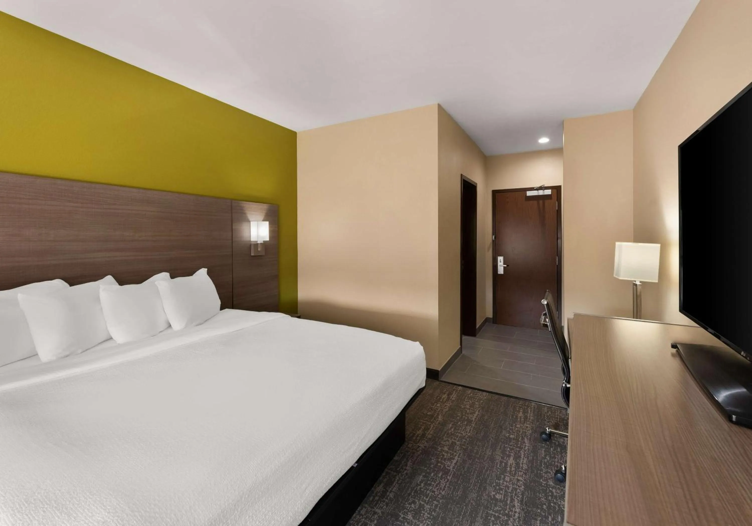 Bedroom, Bed in Best Western Adena Inn