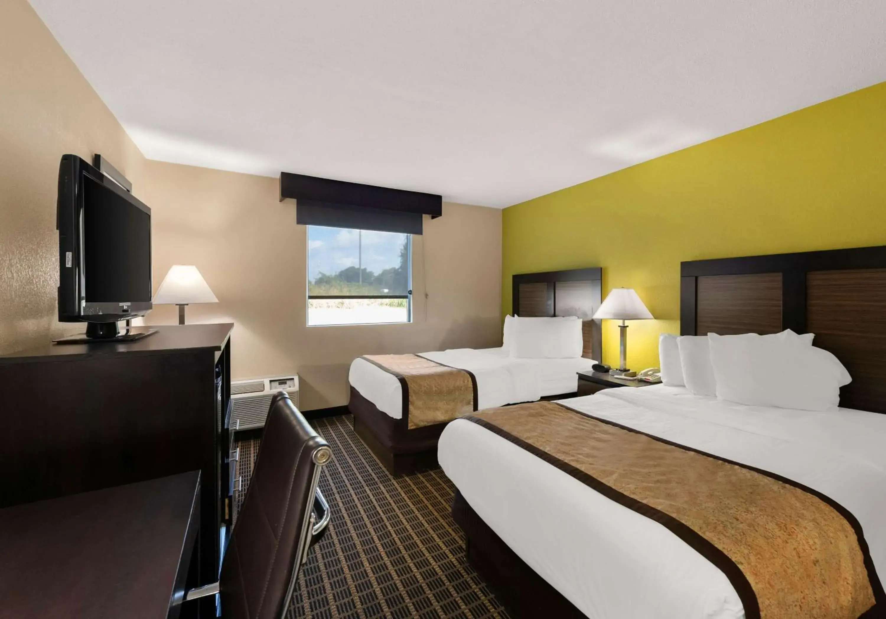 Double Room with Two Double Beds - Non-Smoking in Best Western Adena Inn Double Room with Two Double Beds - Non-Smoking in Best Western Adena Inn