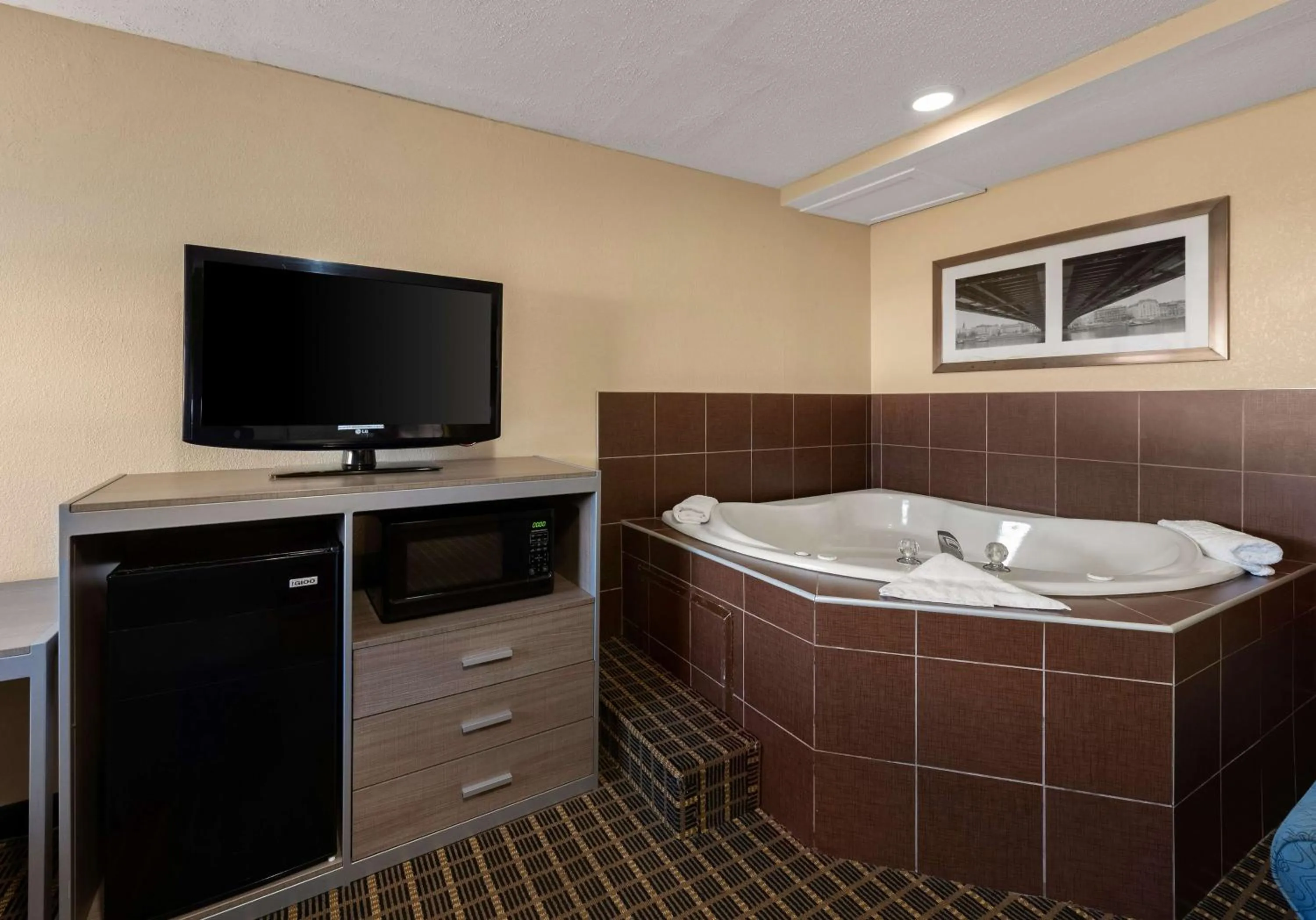 Photo of the whole room in Best Western Adena Inn