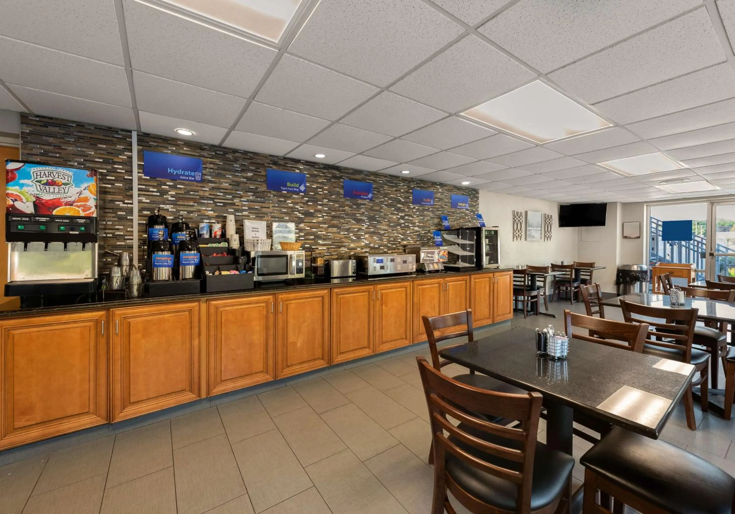 Breakfast in Best Western Adena Inn