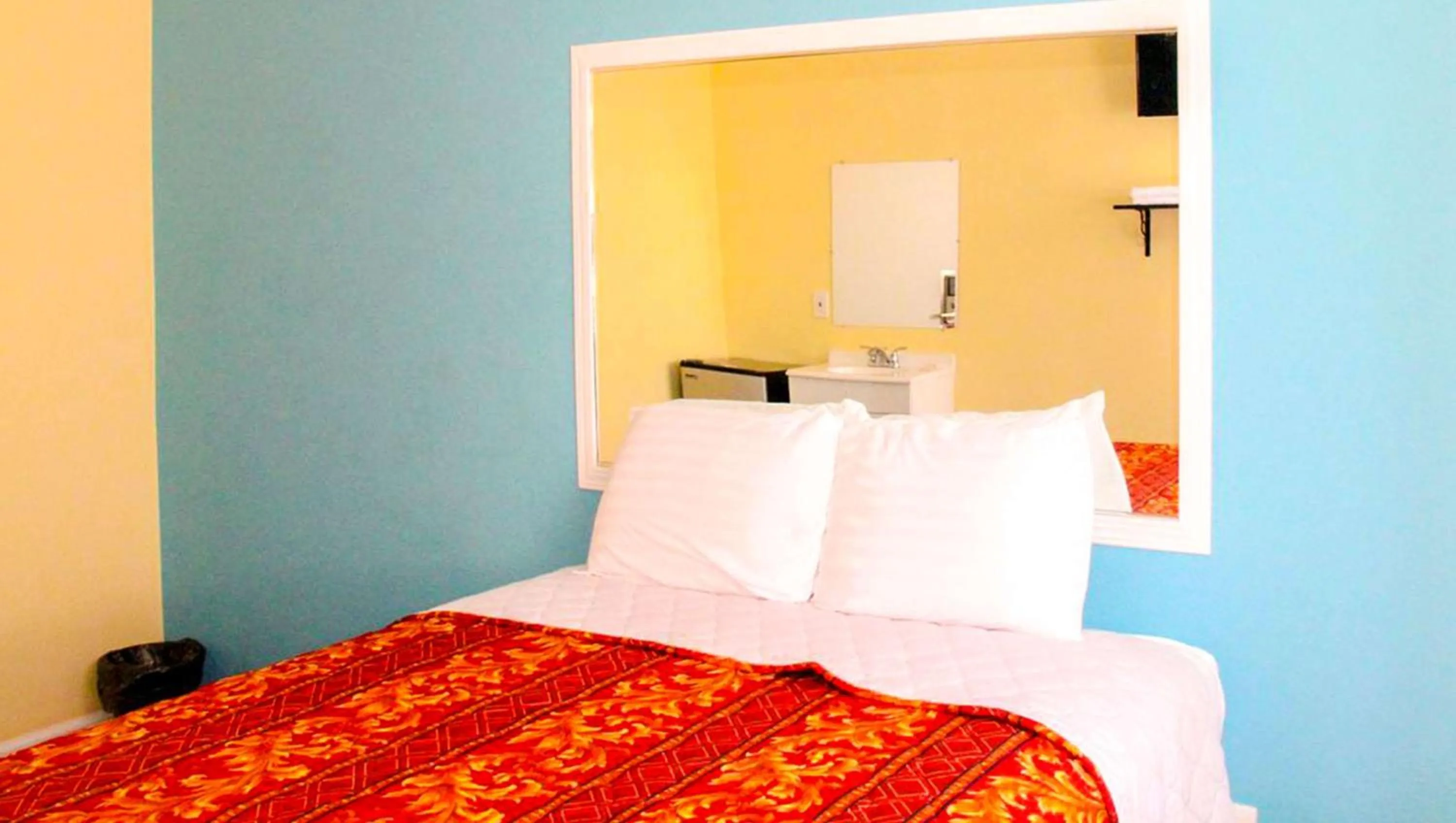 Photo of the whole room, Bed in Plaza Hotel Gardena