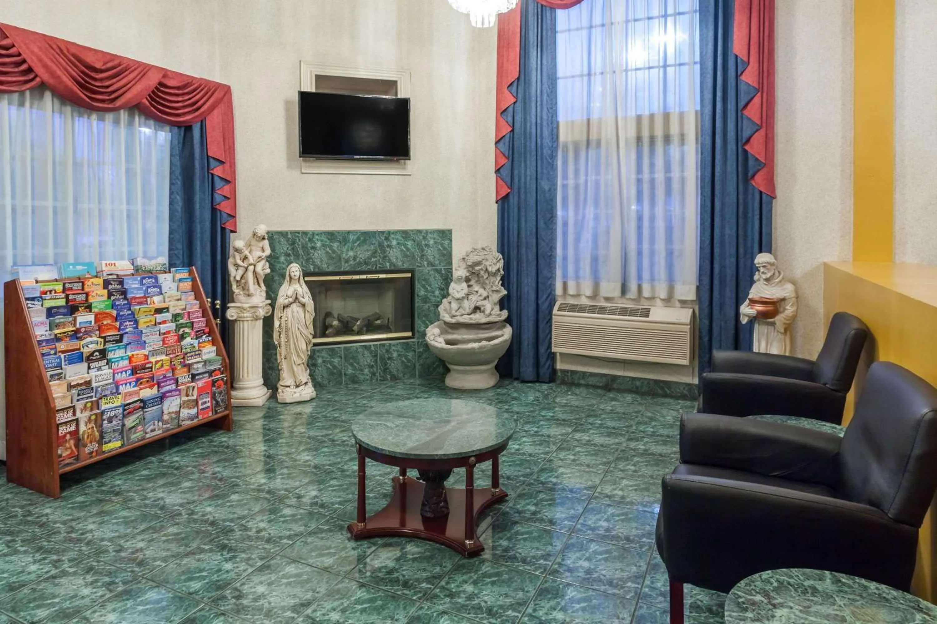 Lobby or reception in Days Inn & Suites by Wyndham South Gate