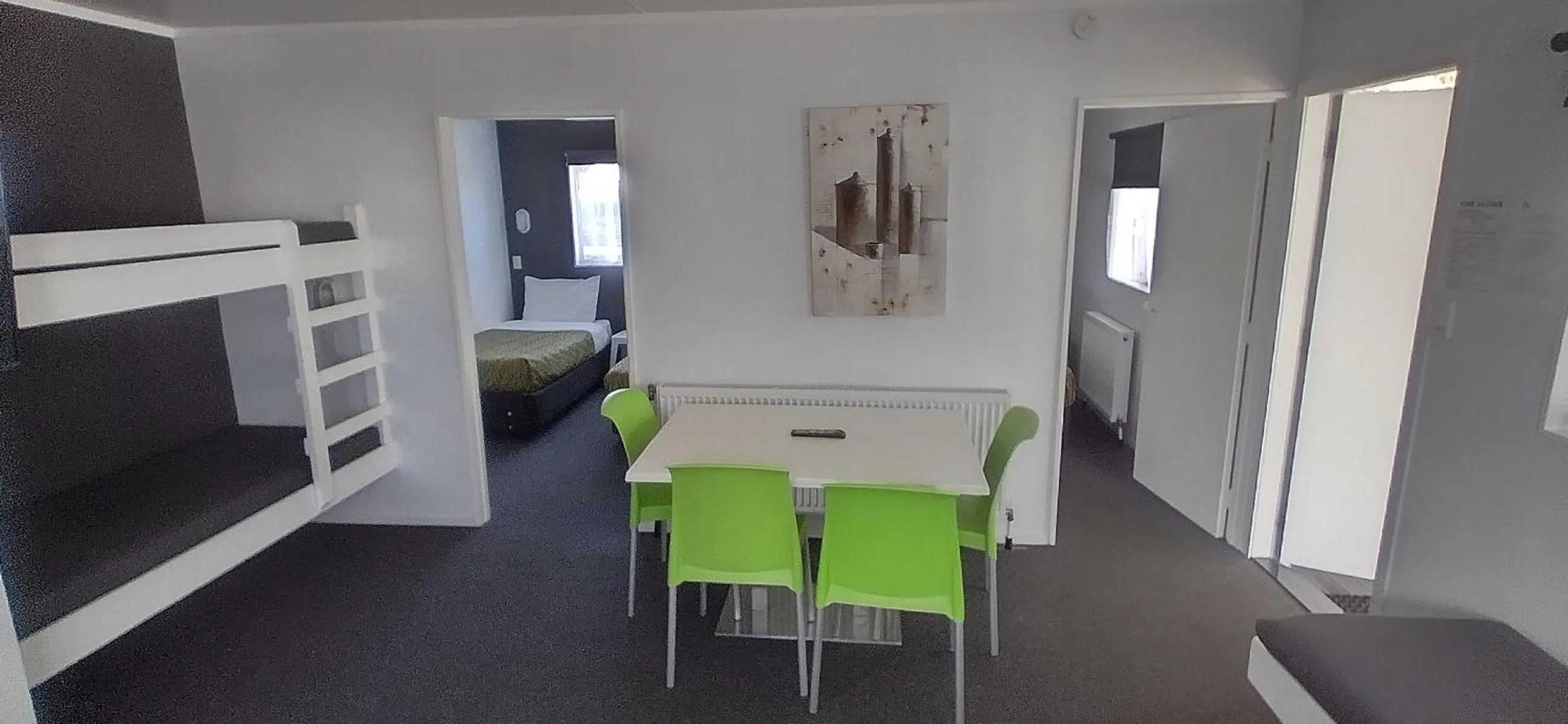 Dining area in Cosy Cottage Thermal Holiday Park