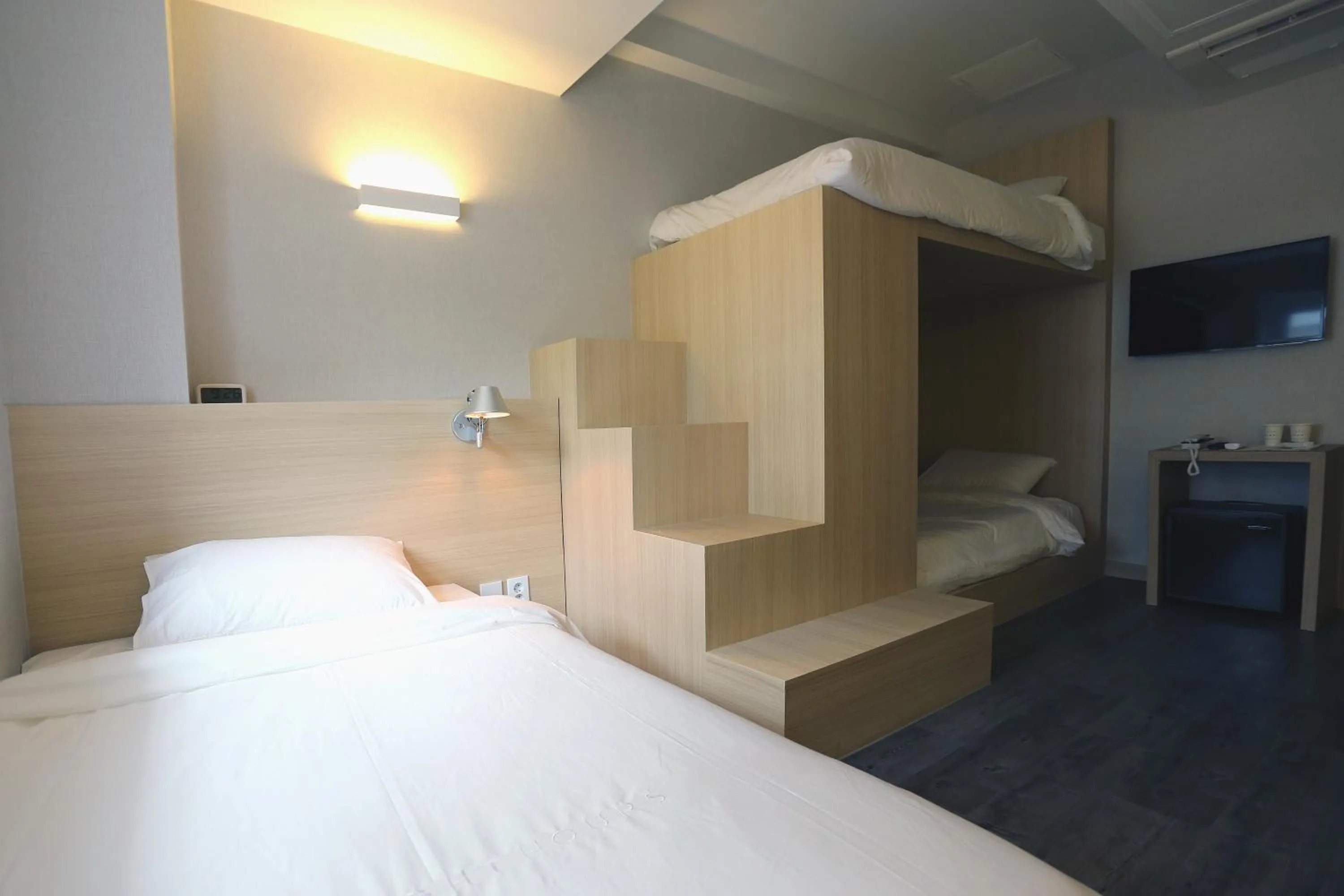 Bedroom, Bed in Hotel 8 Hours