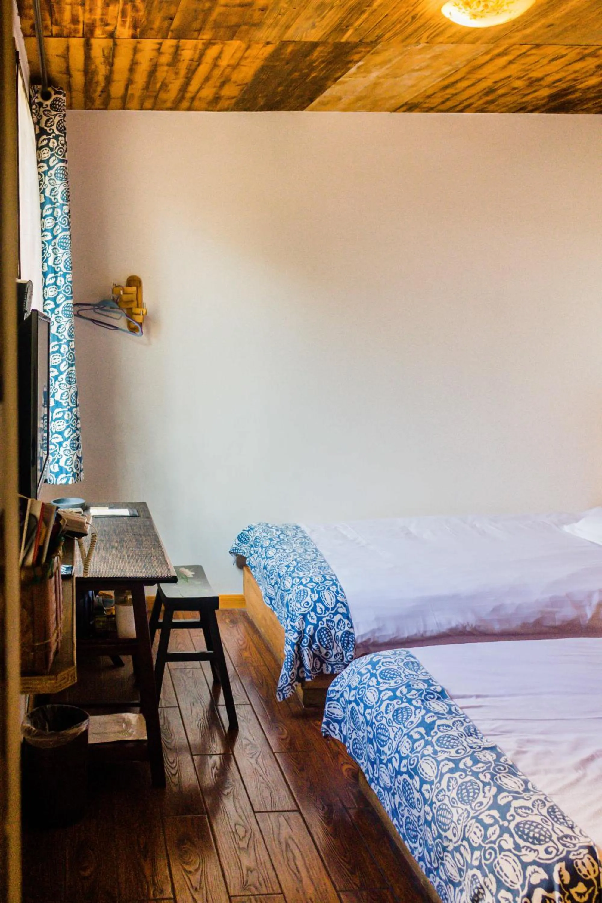 Bed in September Huizhou Inn