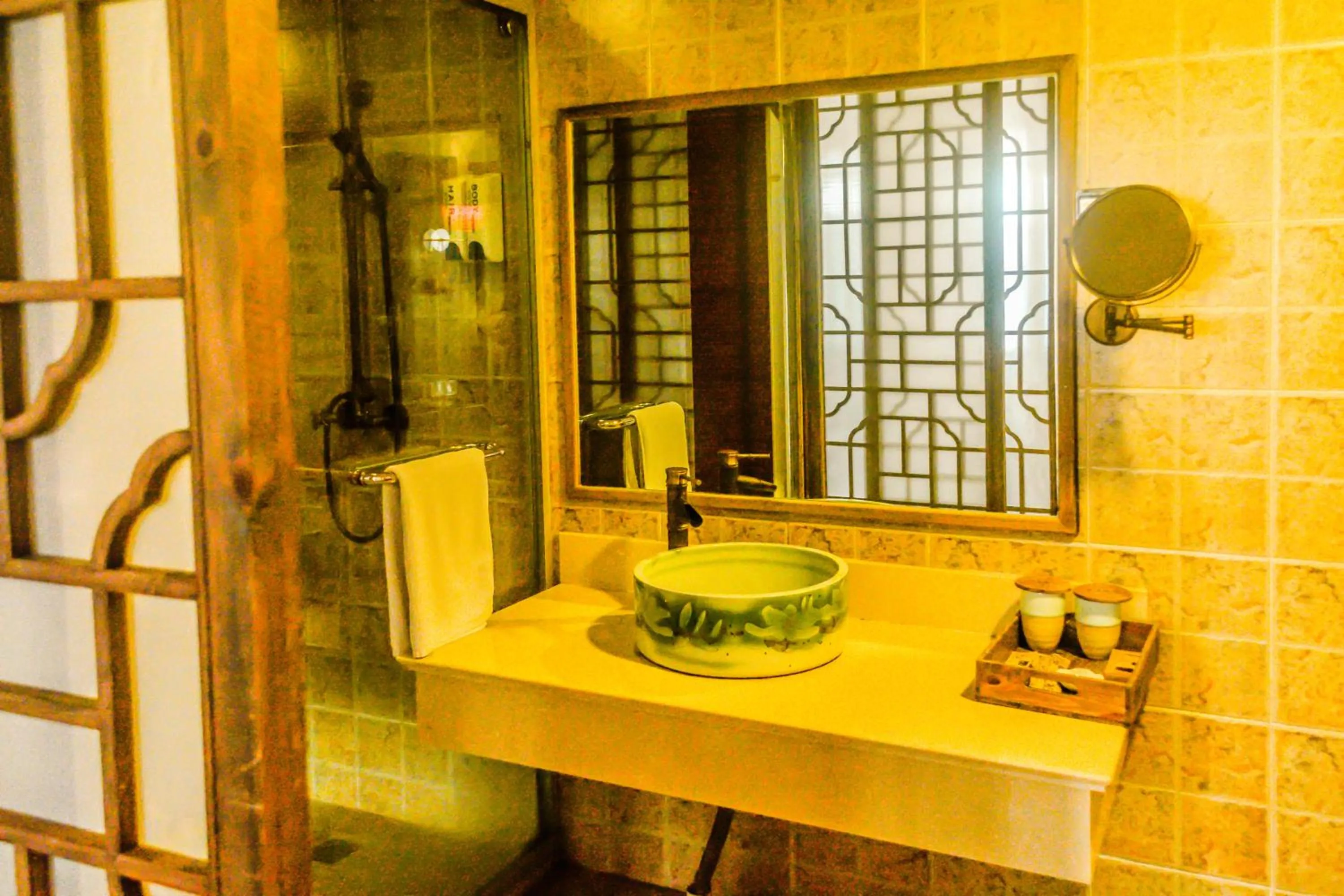 September Huizhou Inn