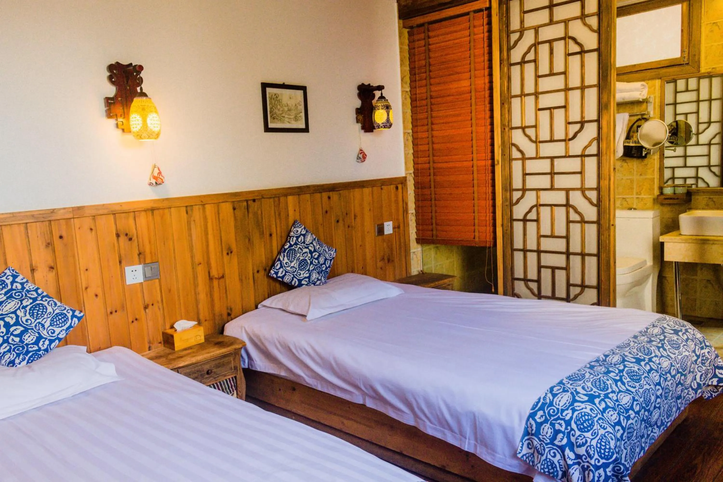 Bed in September Huizhou Inn