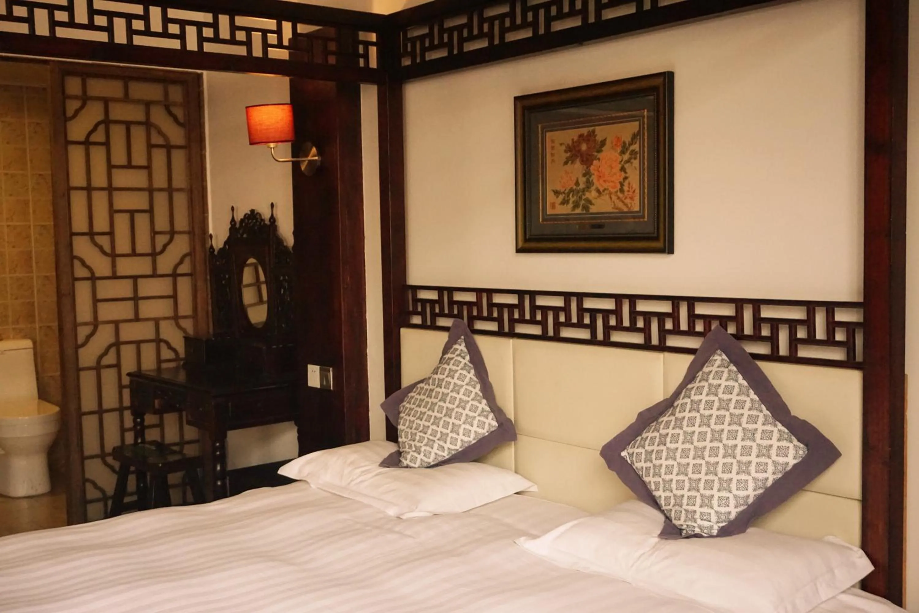 Bed in September Huizhou Inn