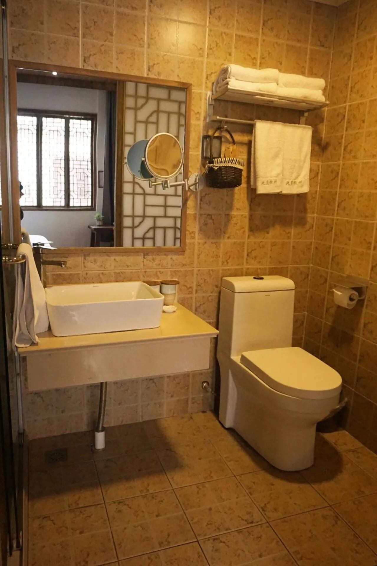 Toilet in September Huizhou Inn