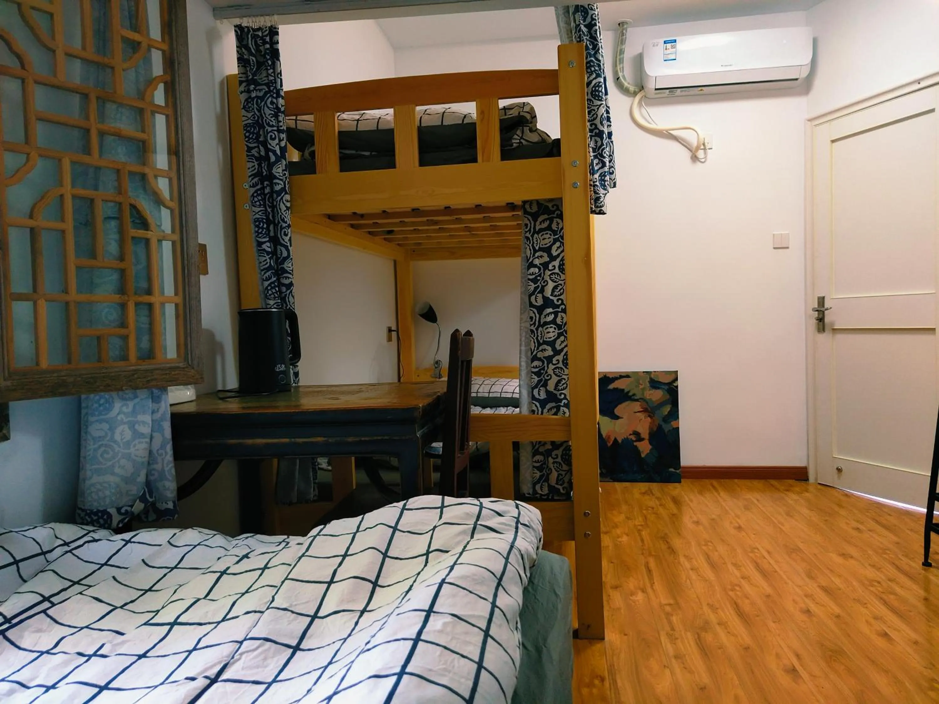 Bed in September Huizhou Inn