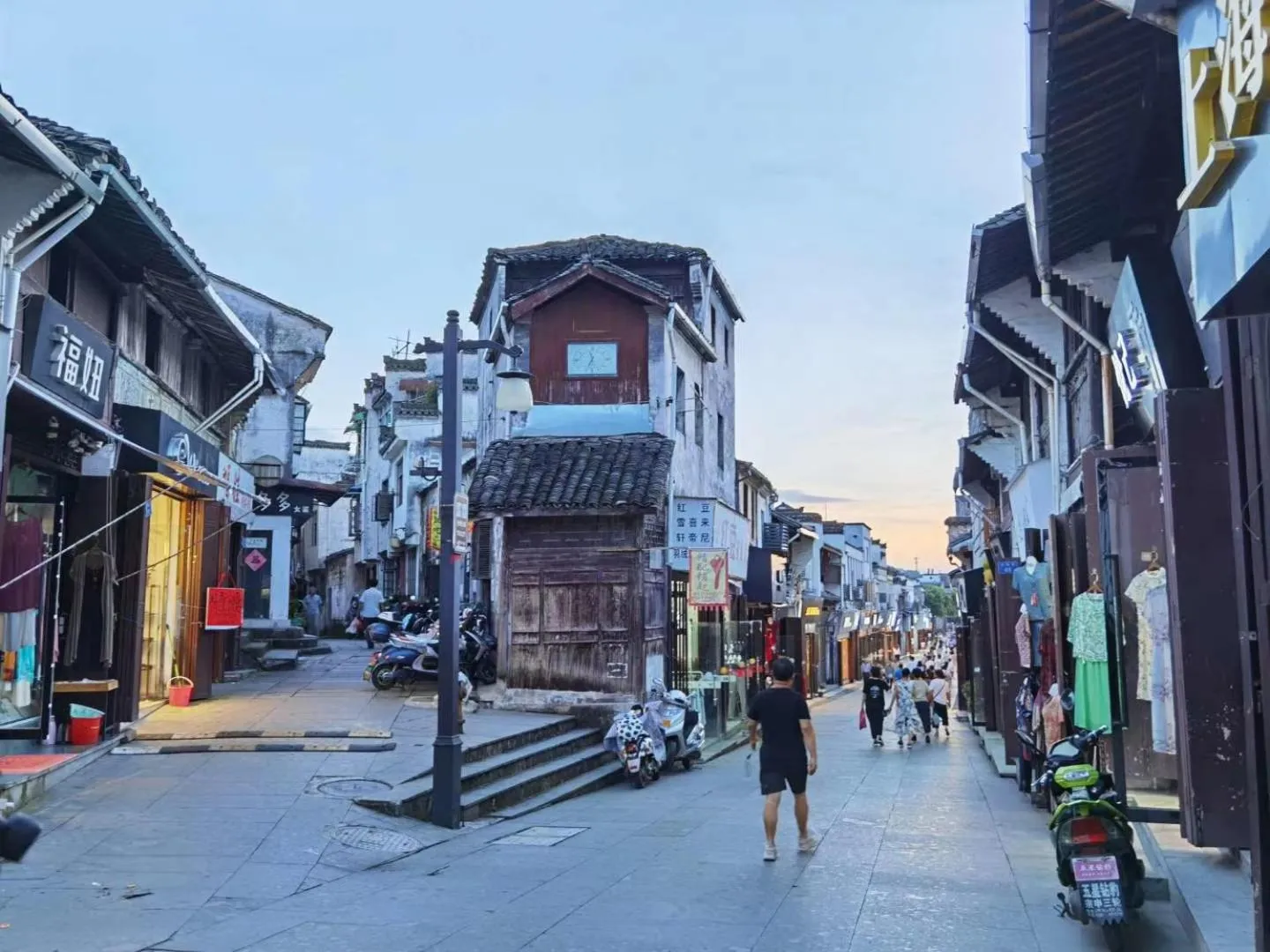 September Huizhou Inn