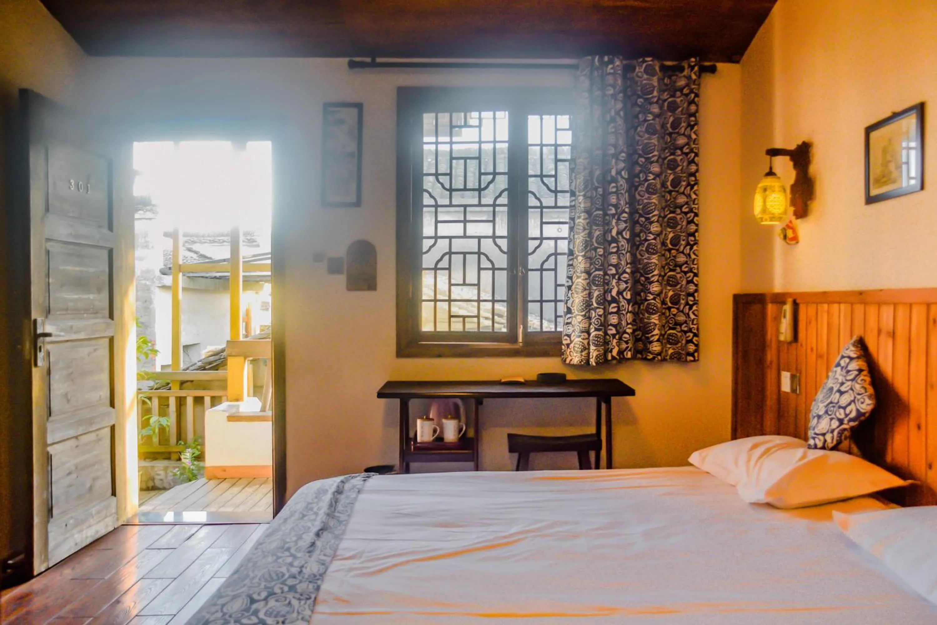 Bed in September Huizhou Inn