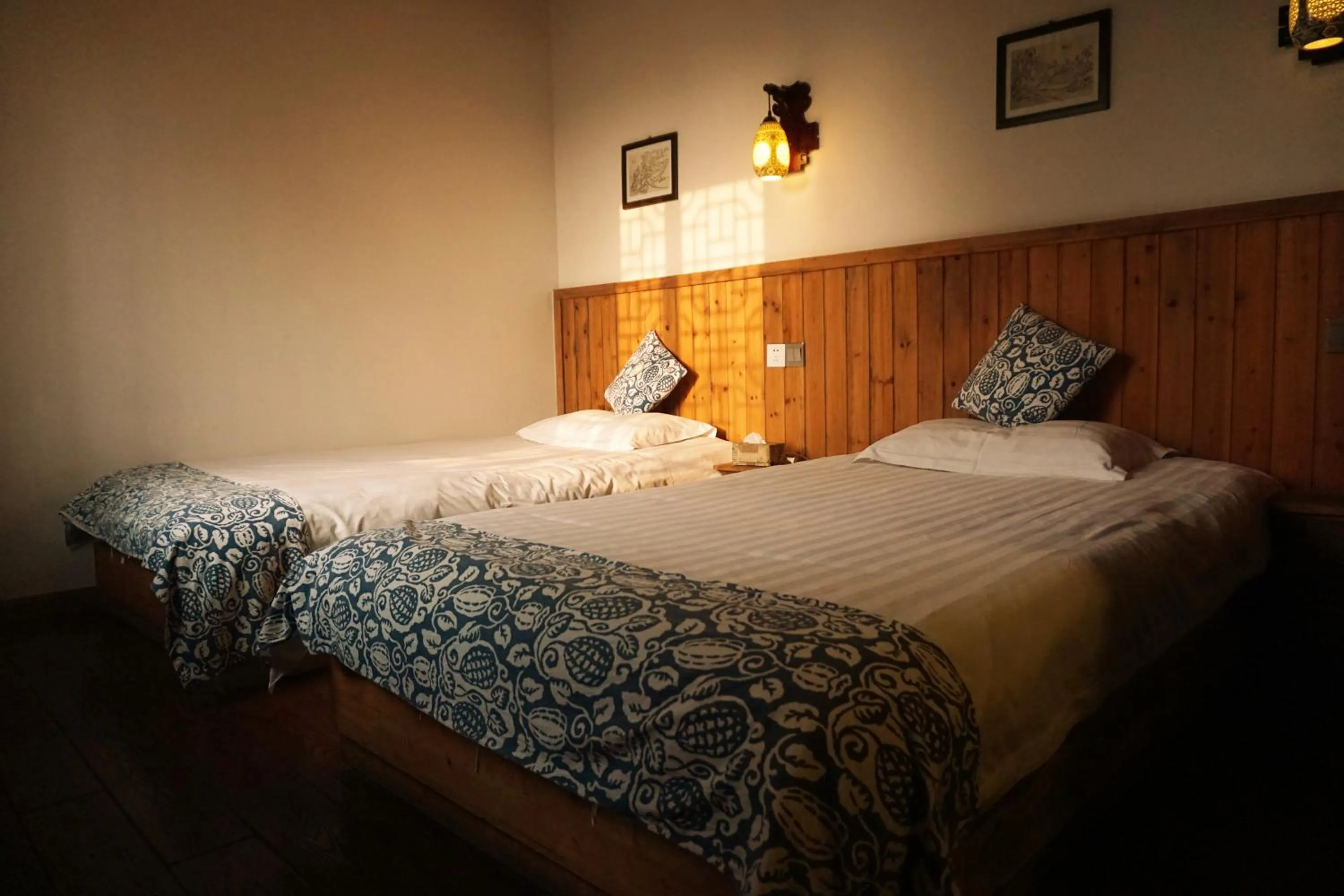 Bed in September Huizhou Inn