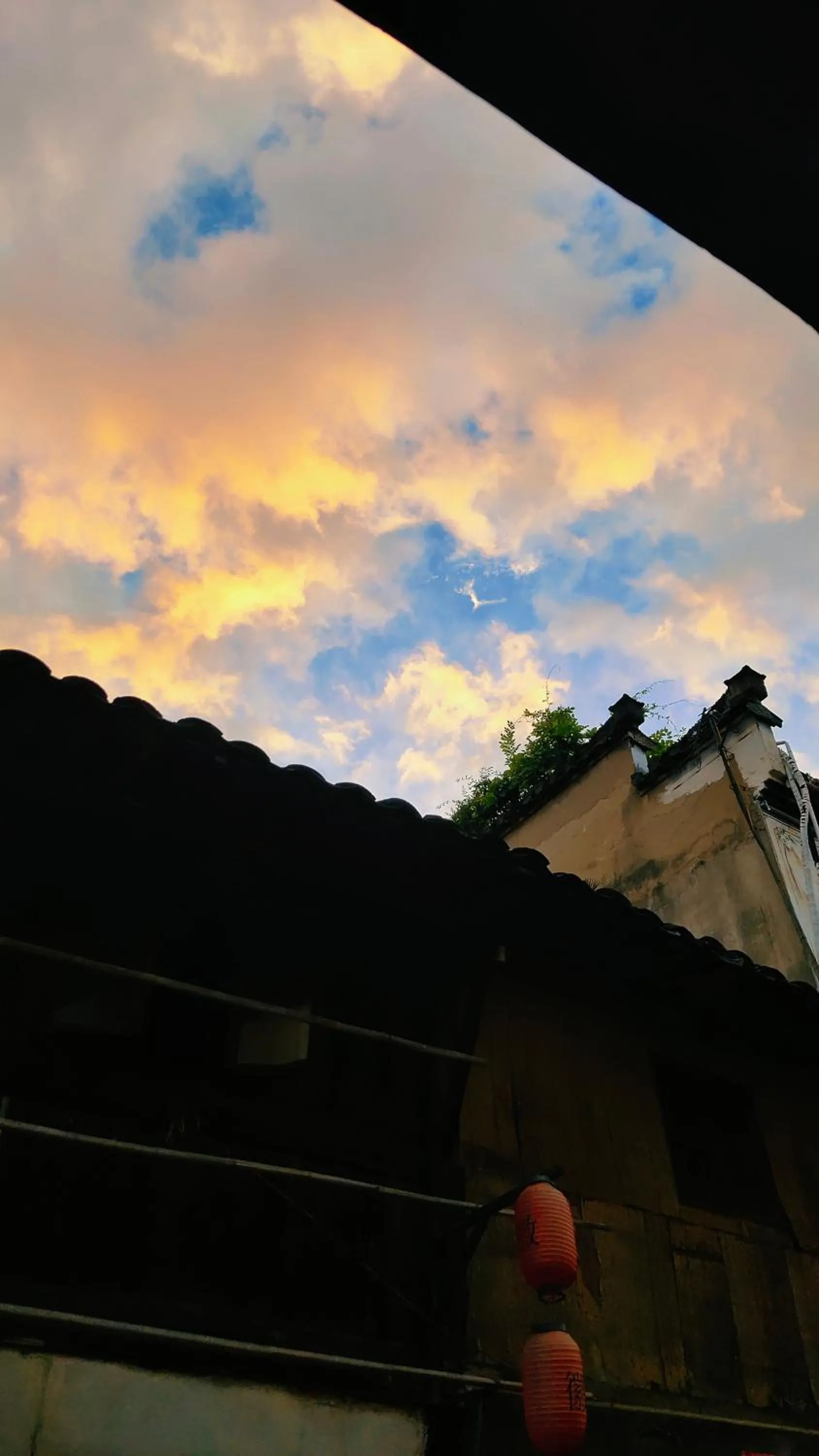 September Huizhou Inn