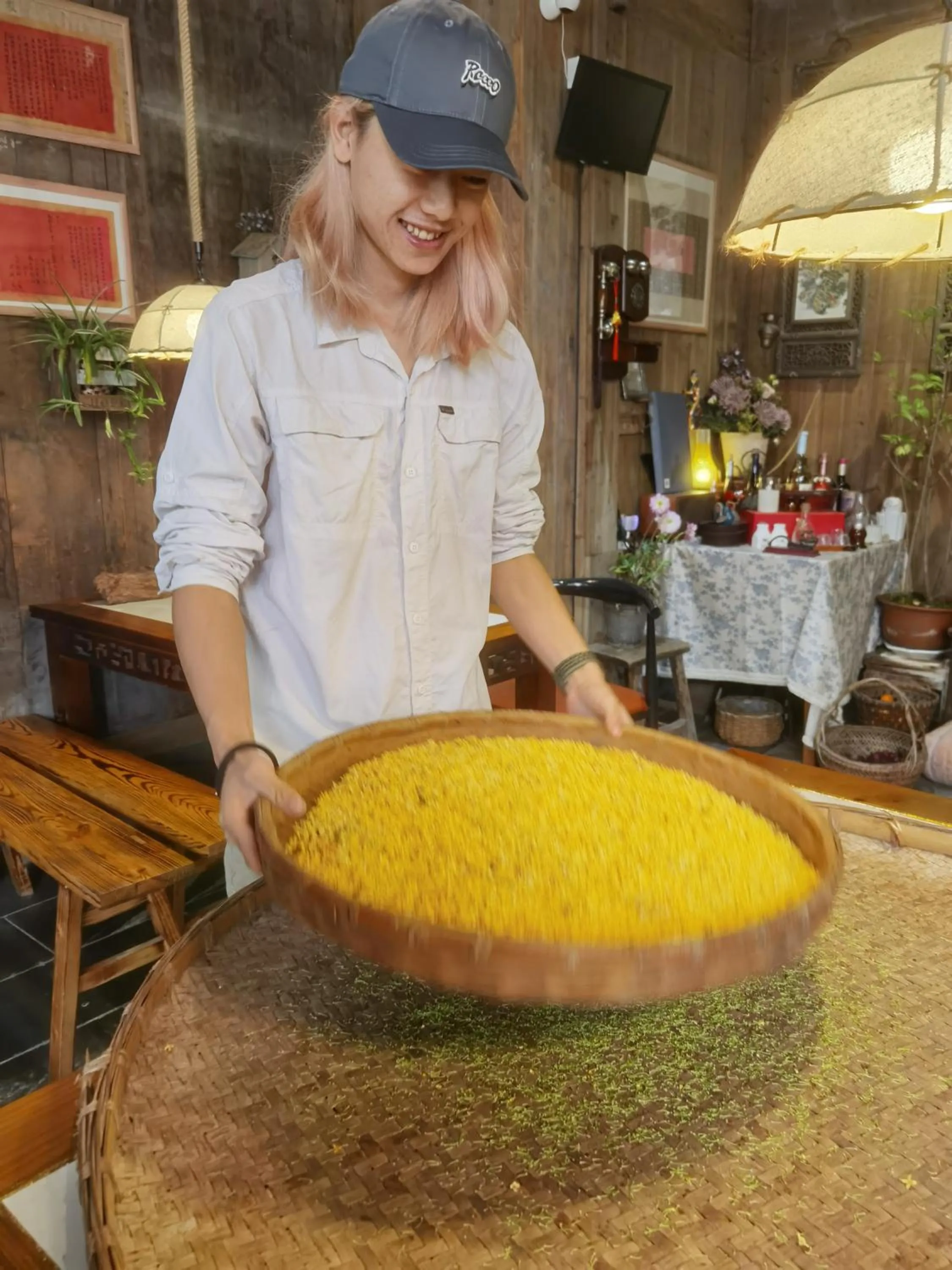 People in September Huizhou Inn