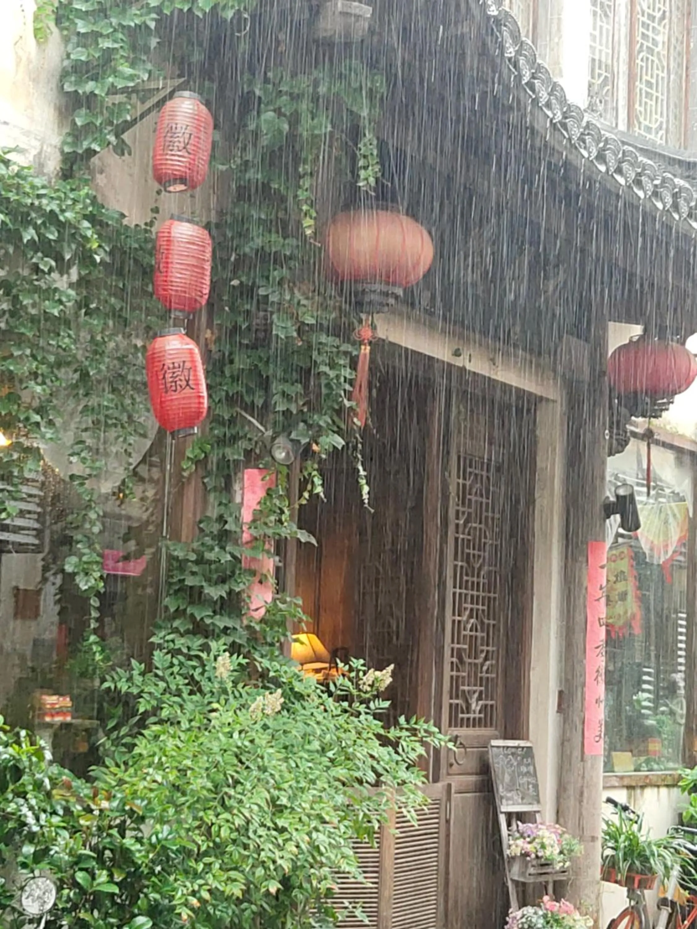 September Huizhou Inn