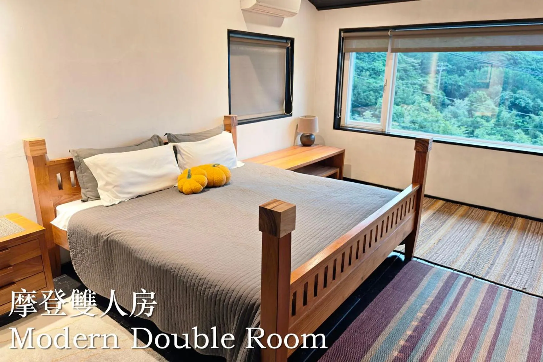 Bed in 金石新月光 Gold Stone Crescent Moon Light