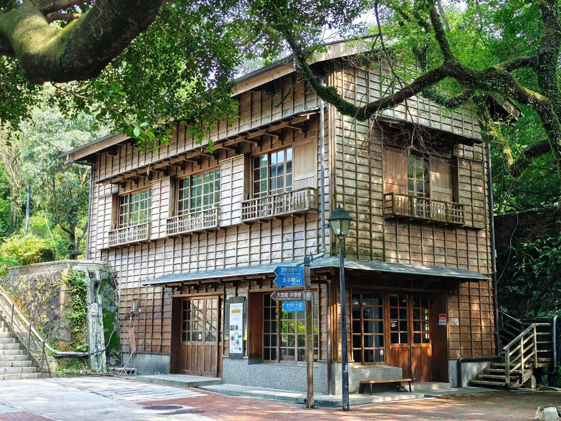 Day in 金石新月光 Gold Stone Crescent Moon Light