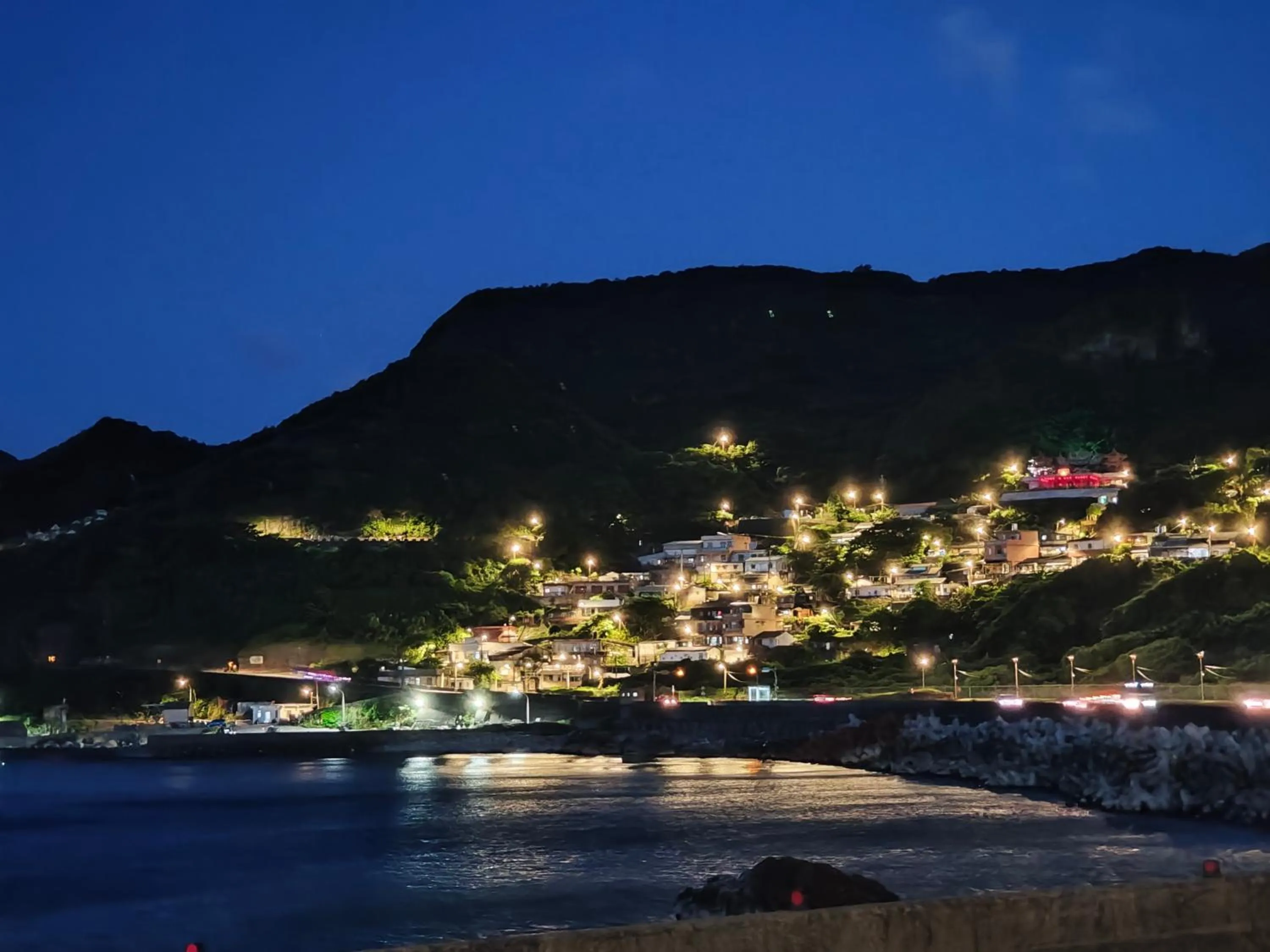 Night in 金石新月光 Gold Stone Crescent Moon Light