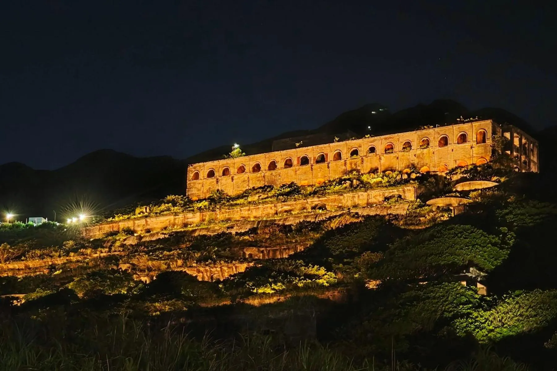 Night in 金石新月光 Gold Stone Crescent Moon Light