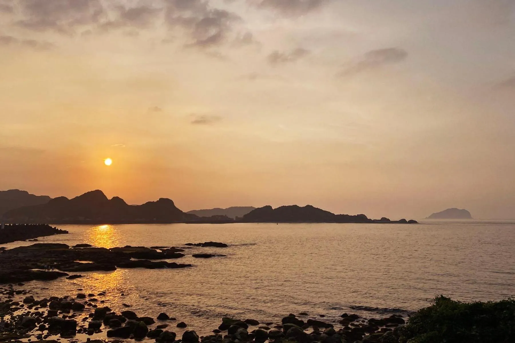 Natural landscape in 金石新月光 Gold Stone Crescent Moon Light