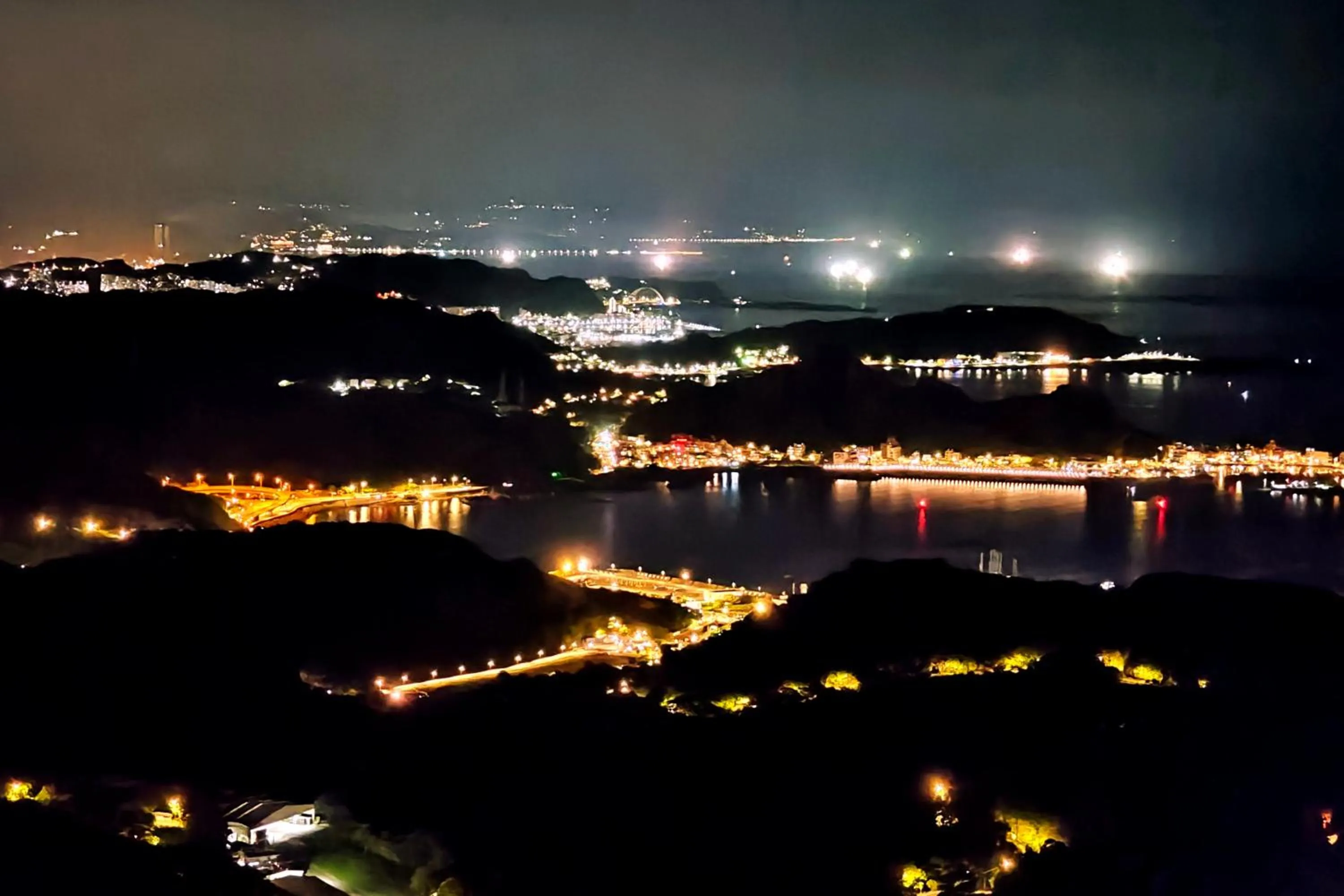 Night in 金石新月光 Gold Stone Crescent Moon Light