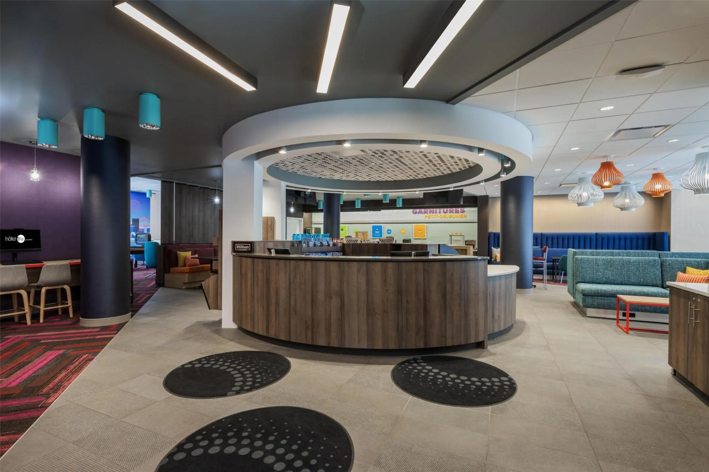 Lobby or reception in Tru By Hilton Montréal centre-ville