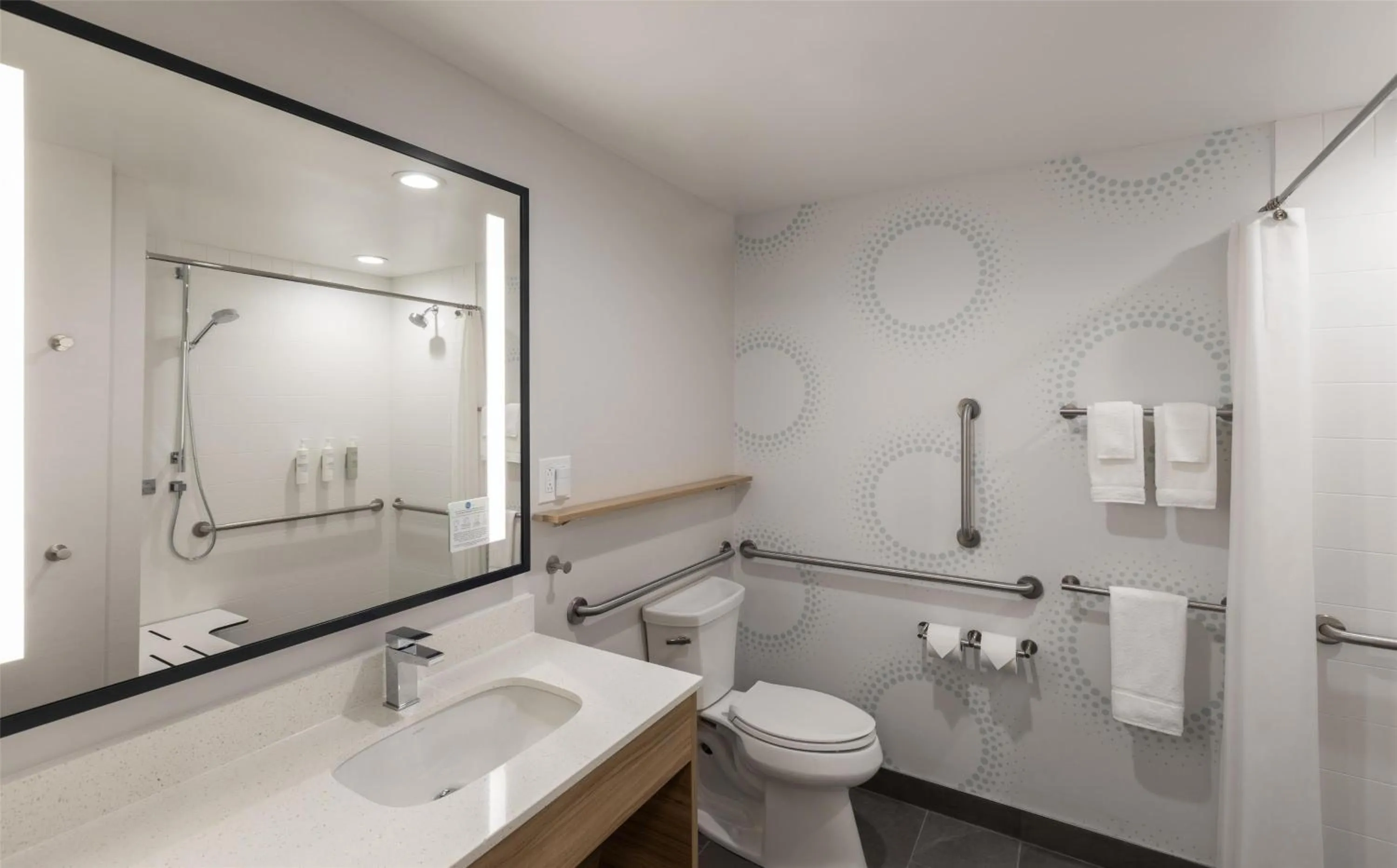 Bathroom in Tru By Hilton Montréal centre-ville