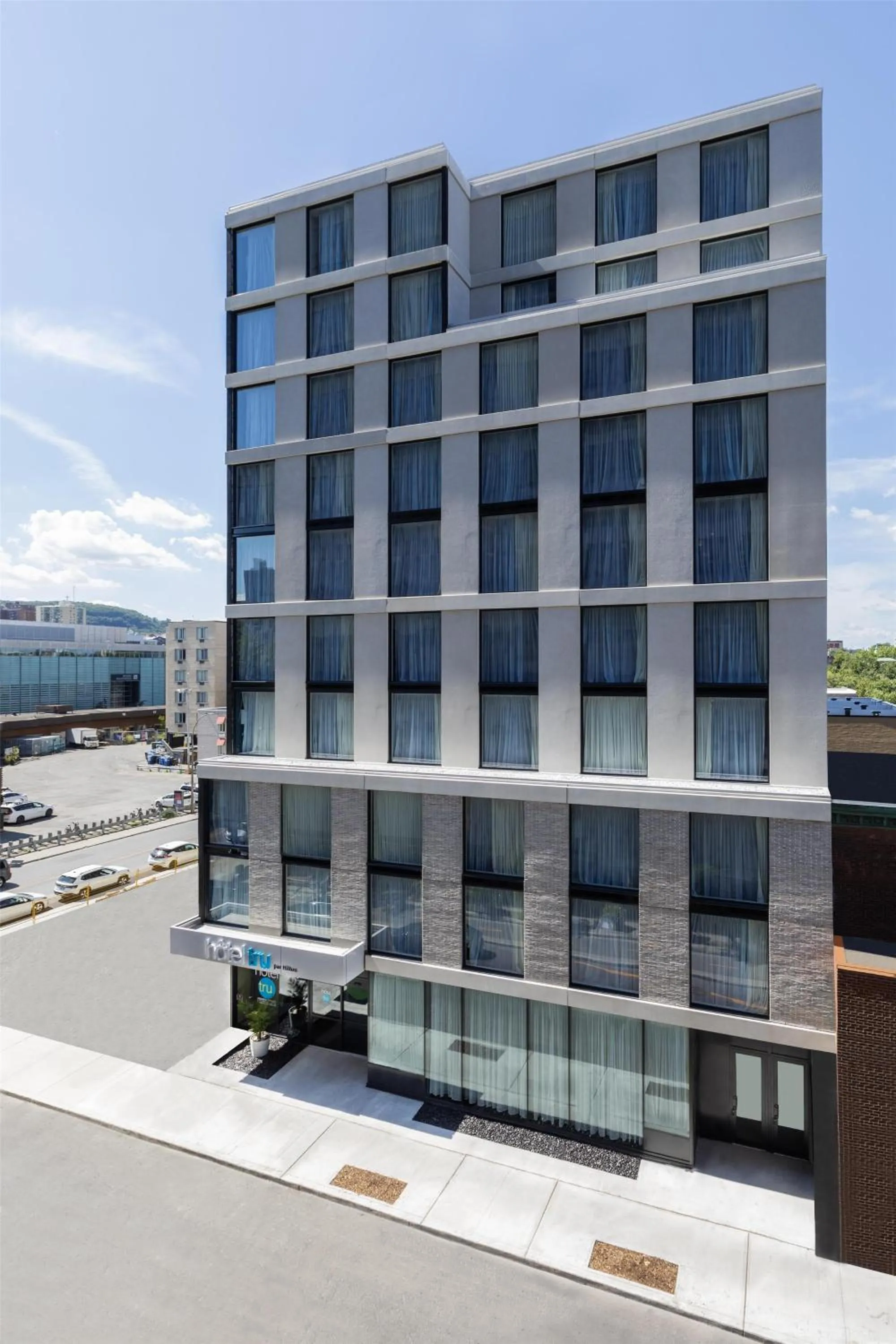 Property building in Tru By Hilton Montréal centre-ville