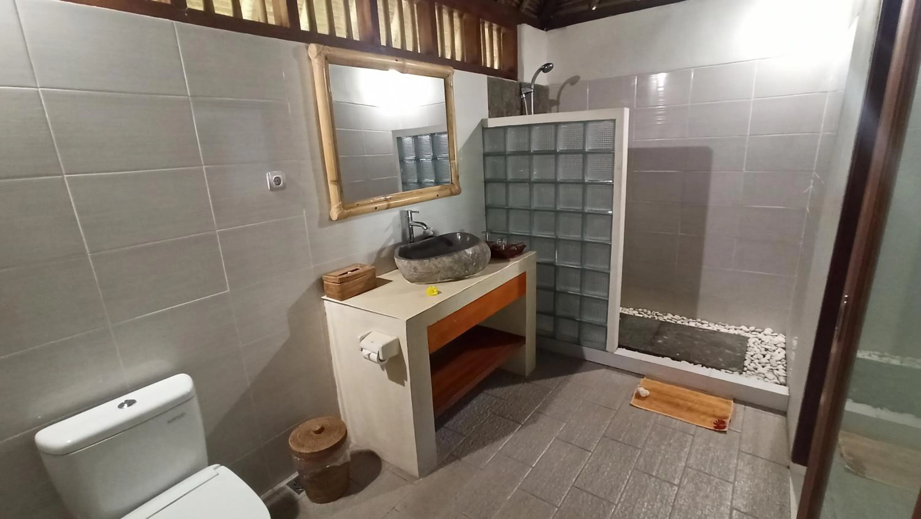 Shower in Mama Bella's Retreat