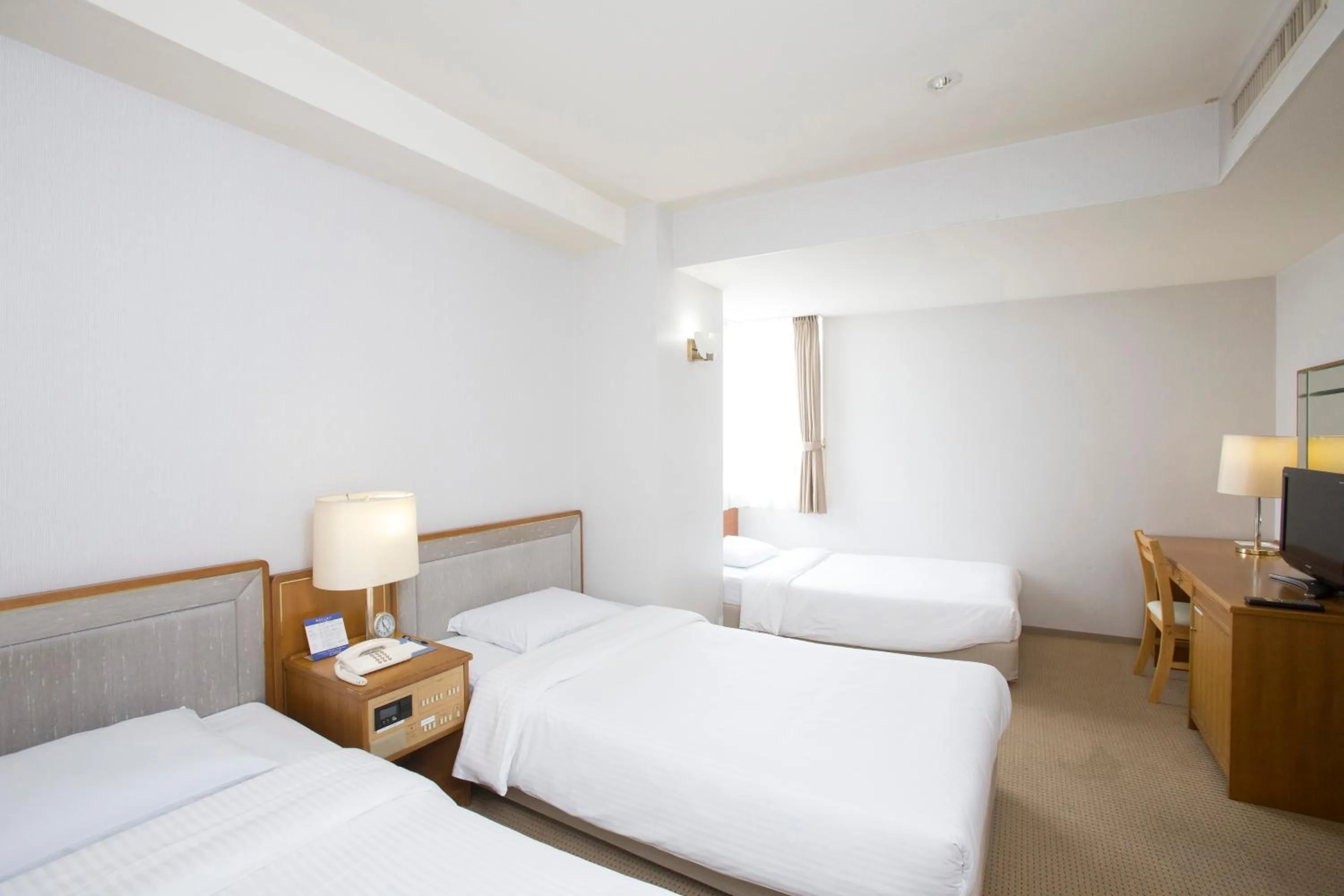 Photo of the whole room, Bed in Tetoranze Makuhari Inagekaigan Hotel