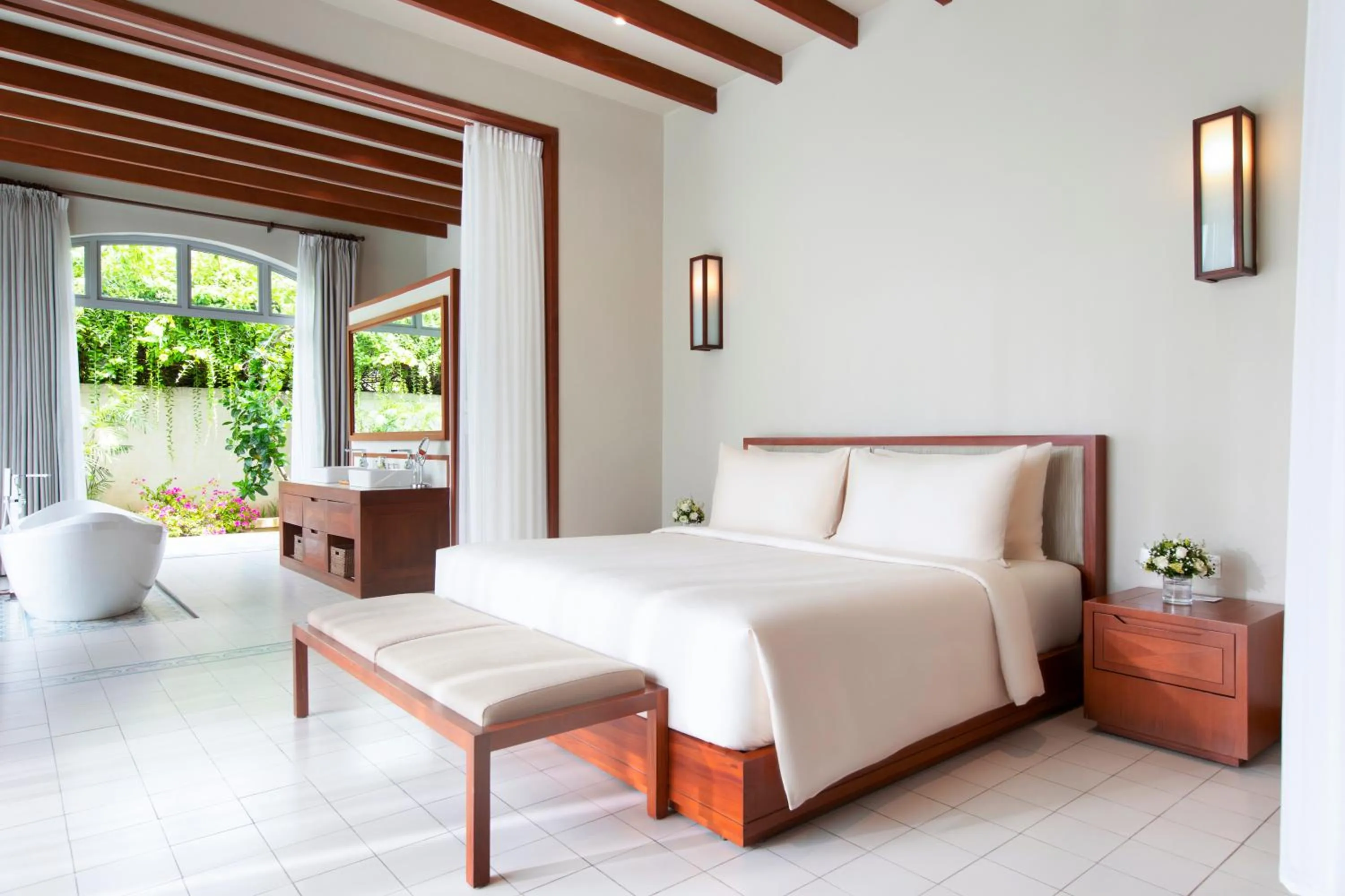 Bed in FLC Luxury Resort Samson