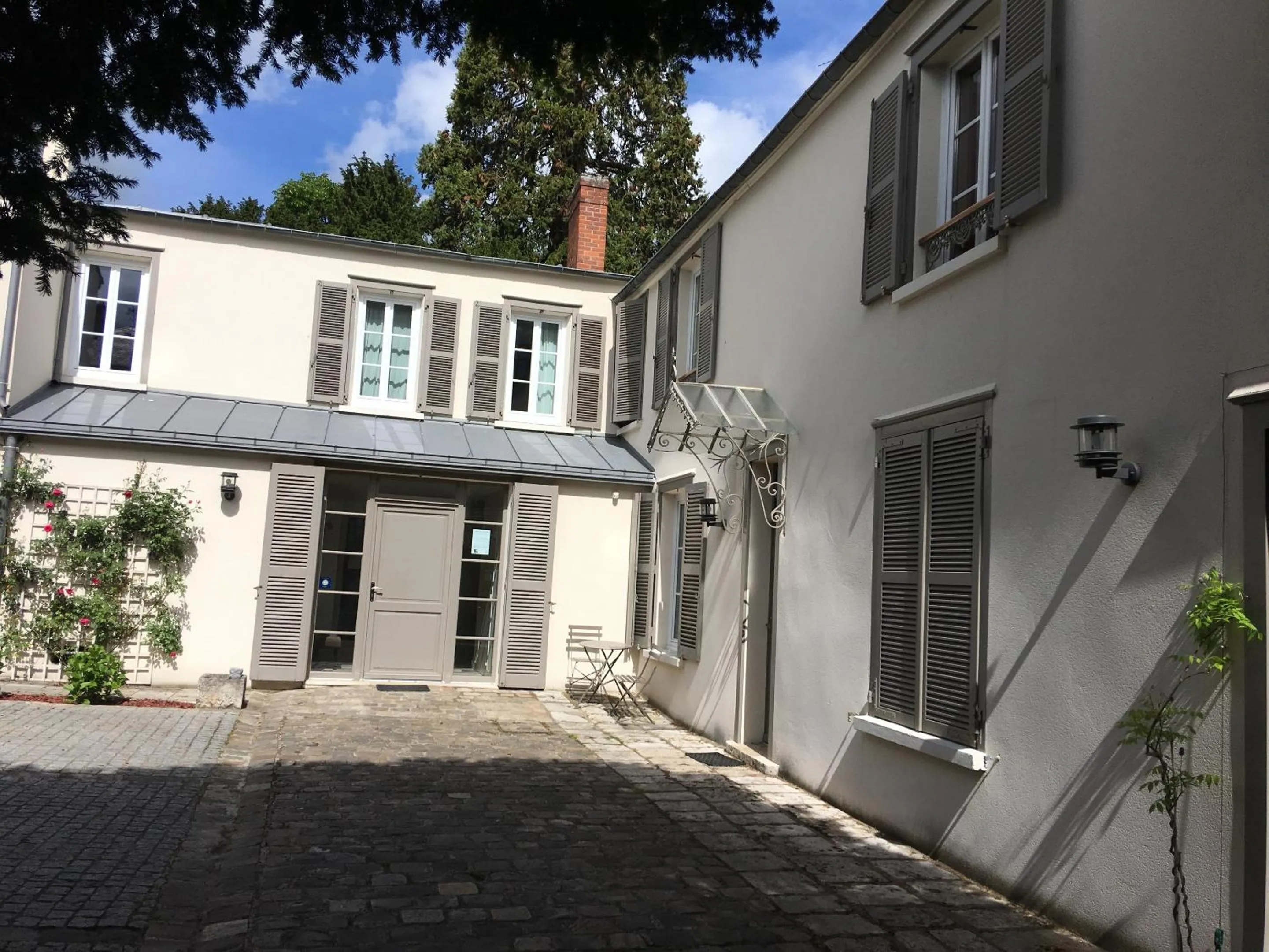 Property building in Appartements de l'Octroi avec parking