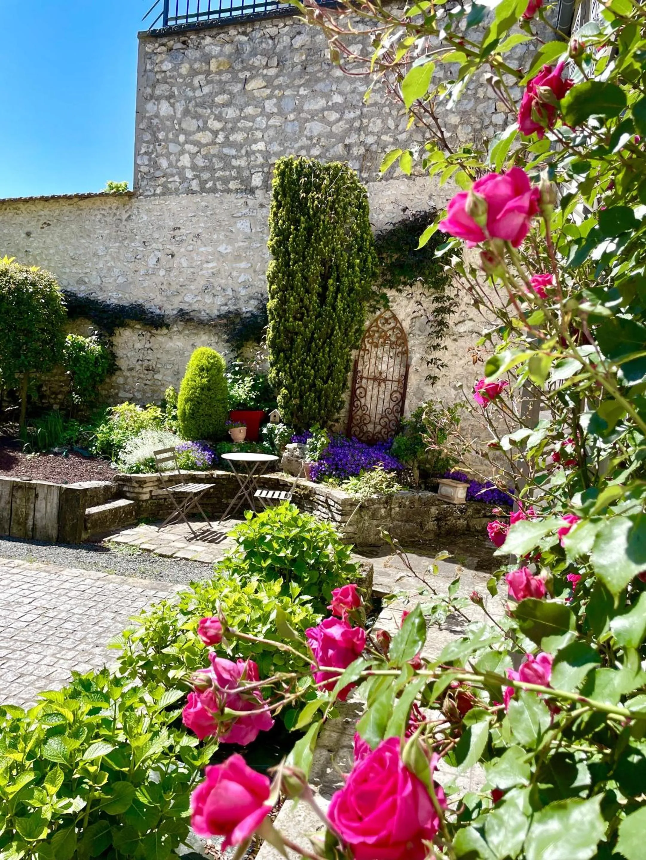 Garden in Appartements de l'Octroi avec parking