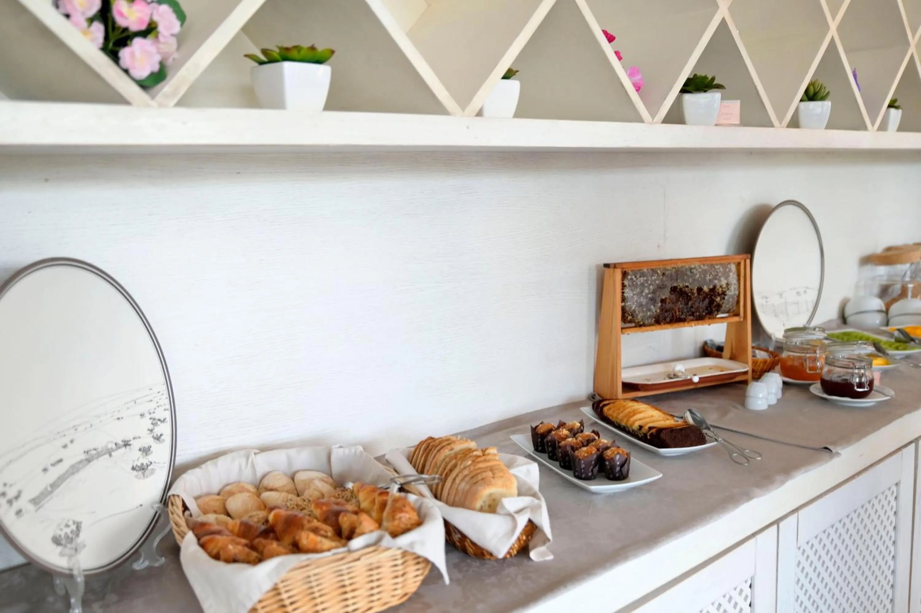 Breakfast in Horta da Moura by WOT Signature