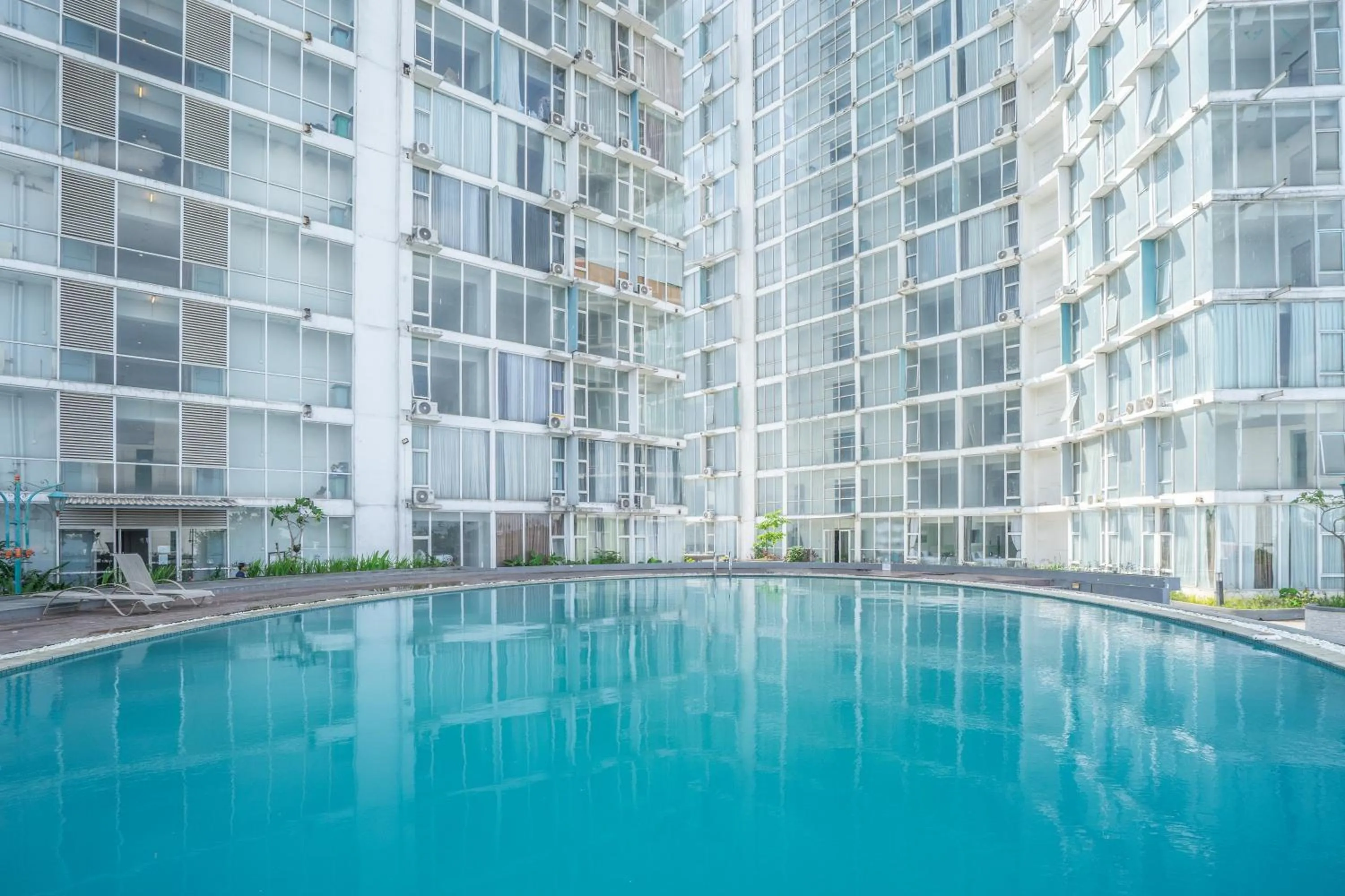 Pool view in ROKET ROOM Majestic By Reccoma