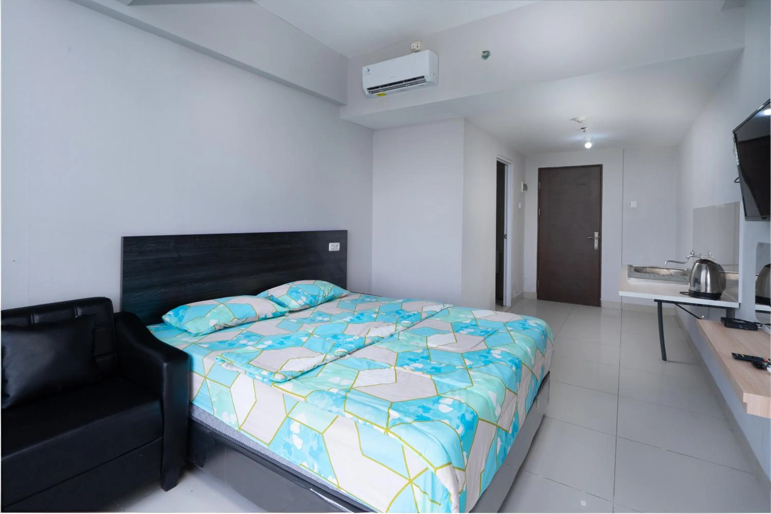 Photo of the whole room, Bed in ROKET ROOM Majestic By Reccoma