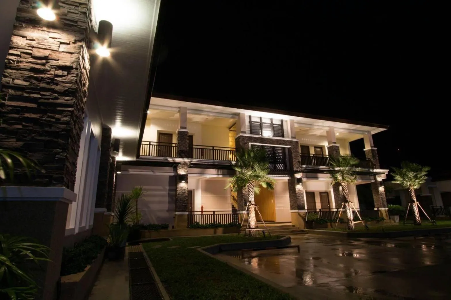Property building in Fortune Surin Hotel