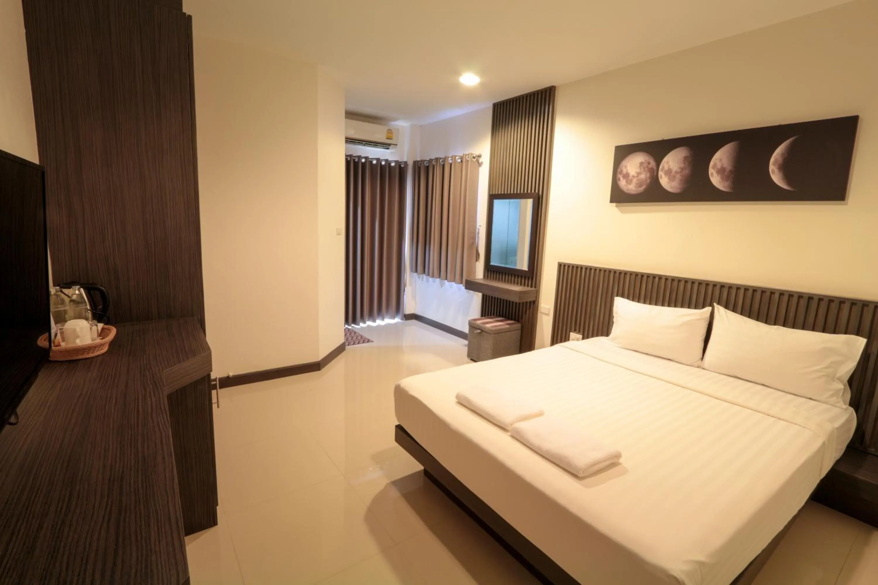 Shower, Bed in Fortune Surin Hotel