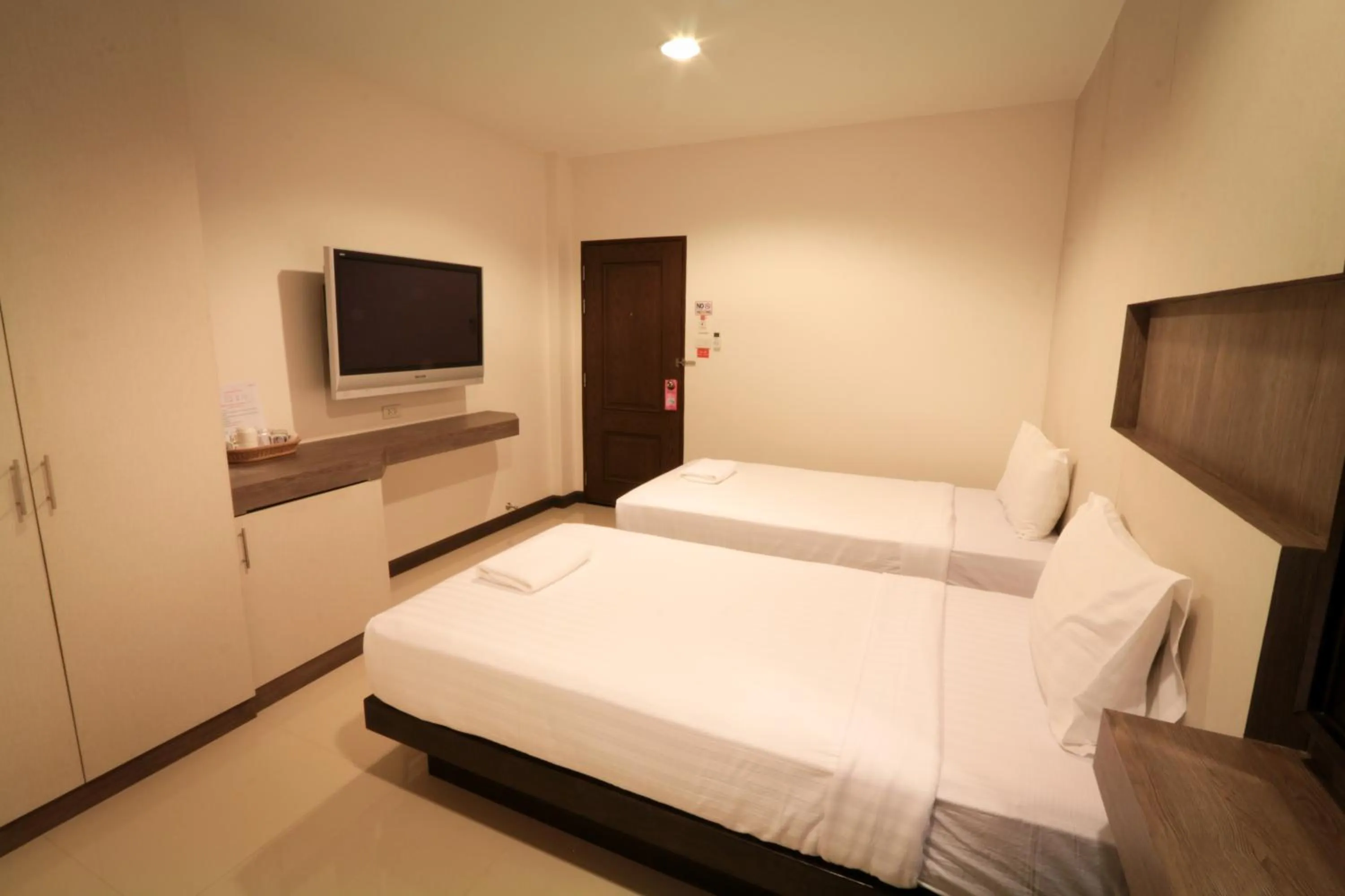 Shower, Bed in Fortune Surin Hotel