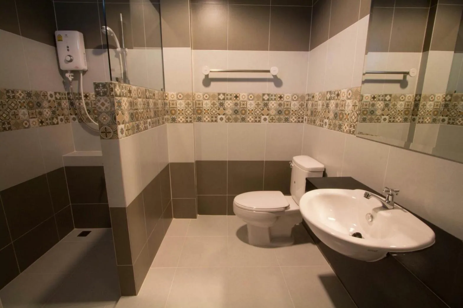 Shower in Fortune Surin Hotel