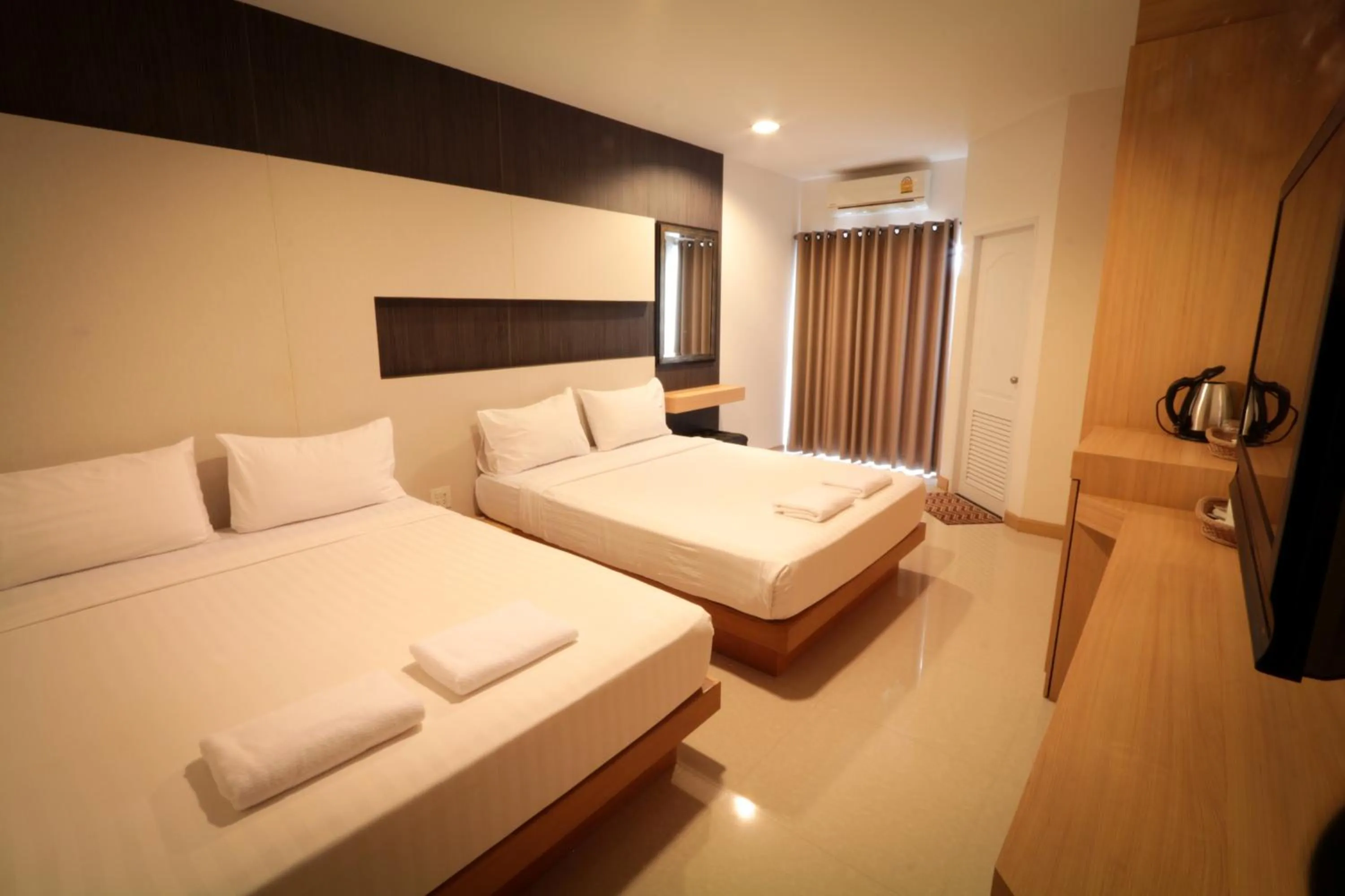 Shower, Bed in Fortune Surin Hotel