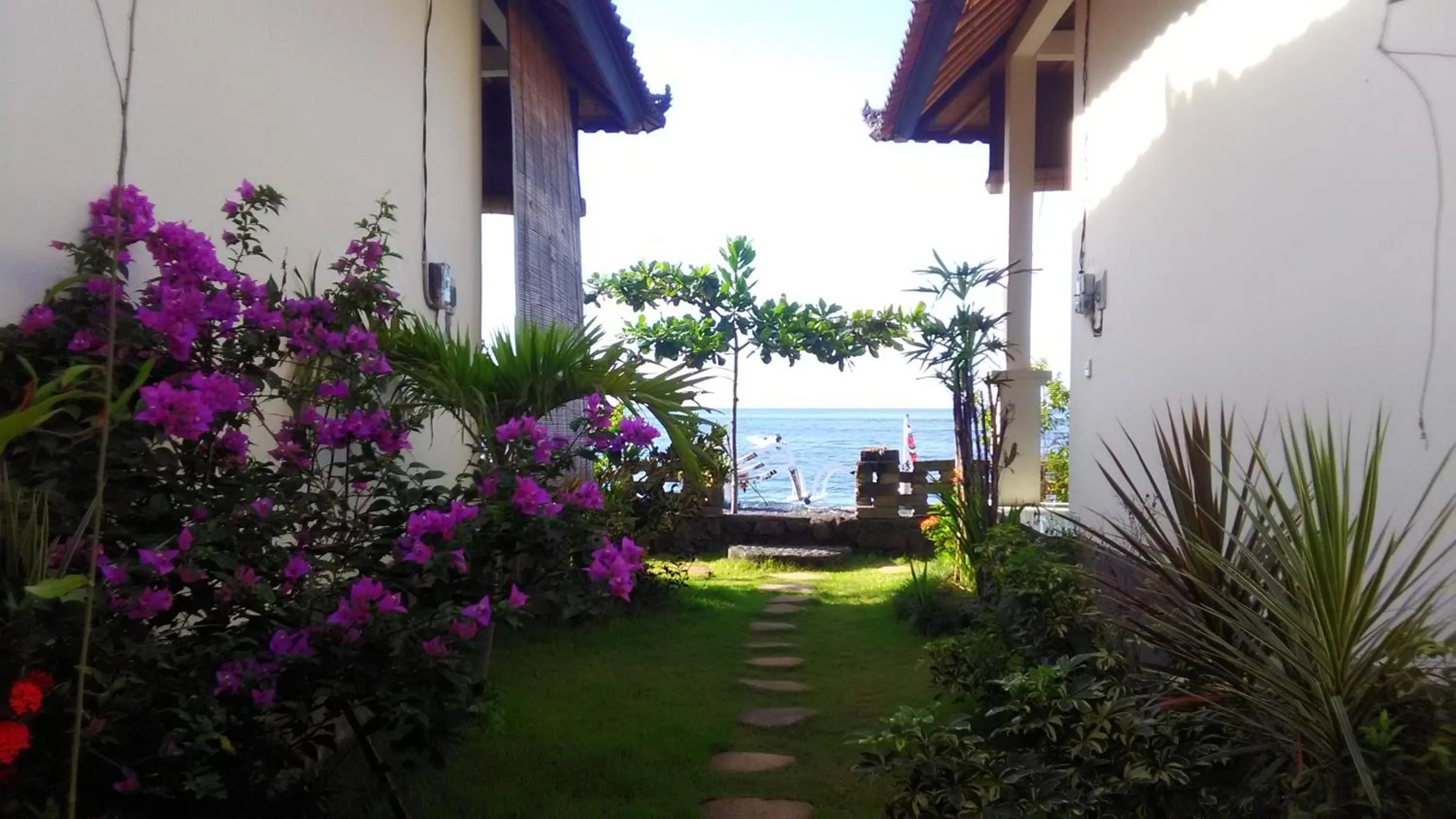 Inner courtyard view in Tambun Sari Beach Homestay