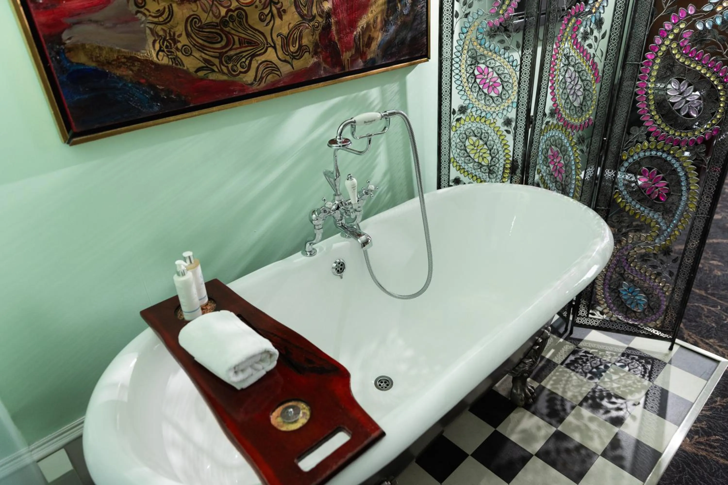 Bath in 24 Royal Terrace