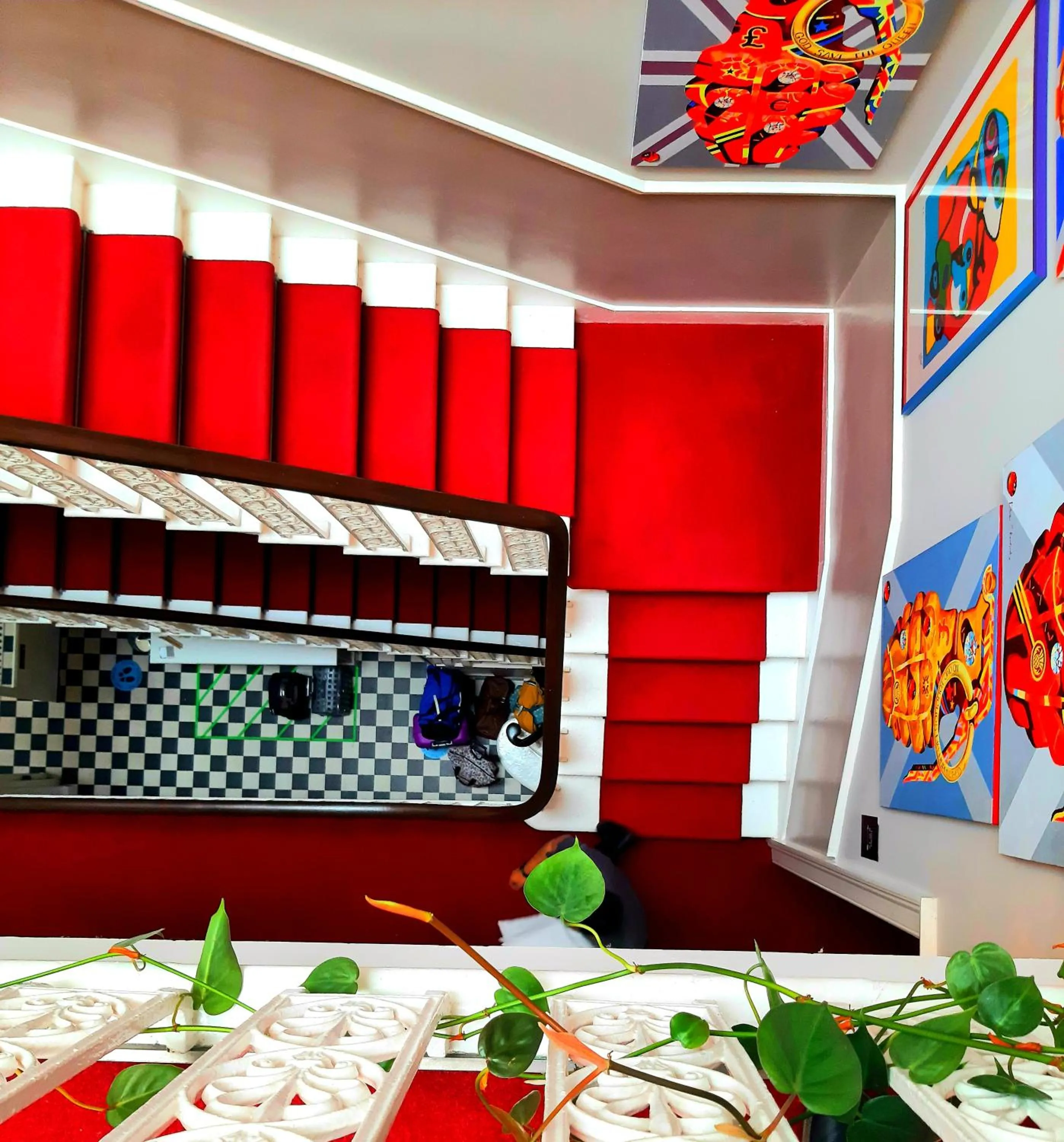 Property building in 24 Royal Terrace