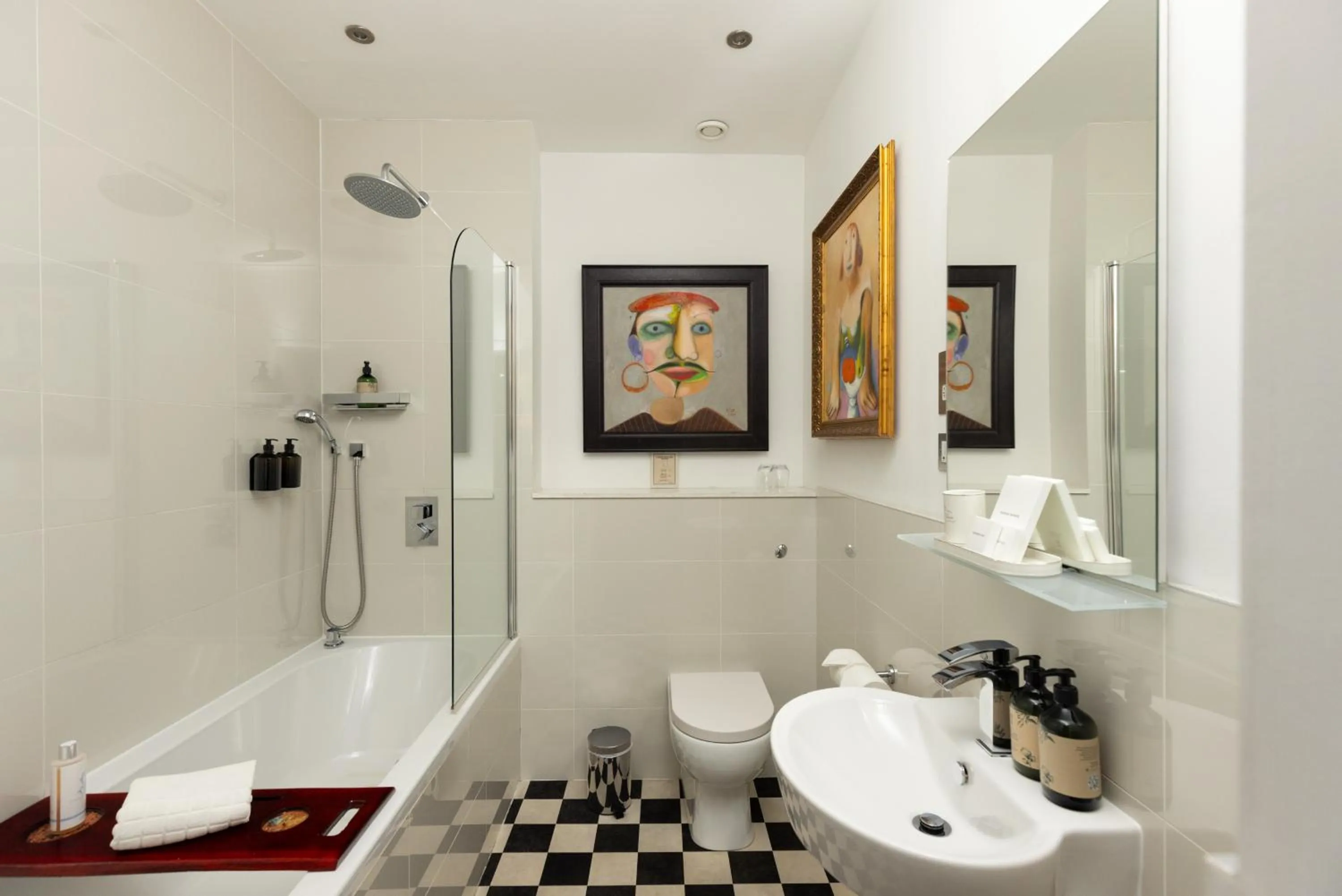 Bathroom in 24 Royal Terrace